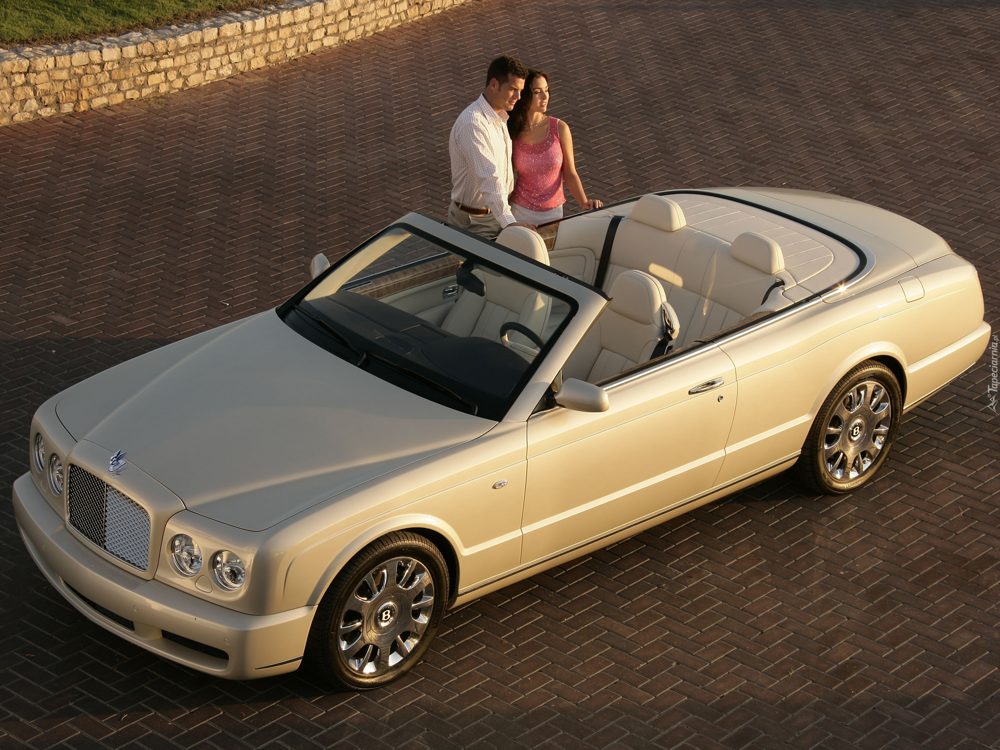 Bentley Azure, Para