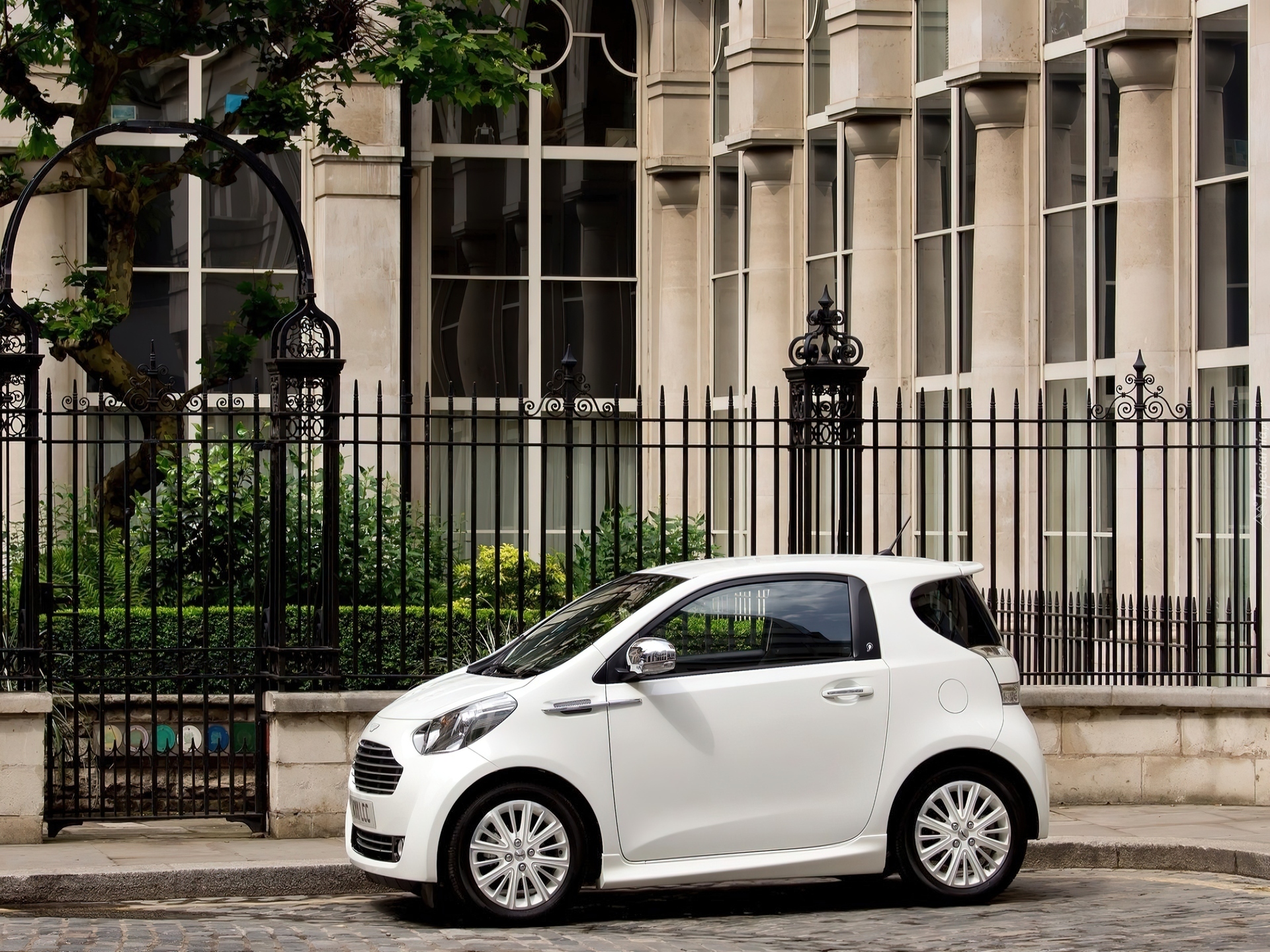 Aston Martin Cygnet, Miejskie, Auto