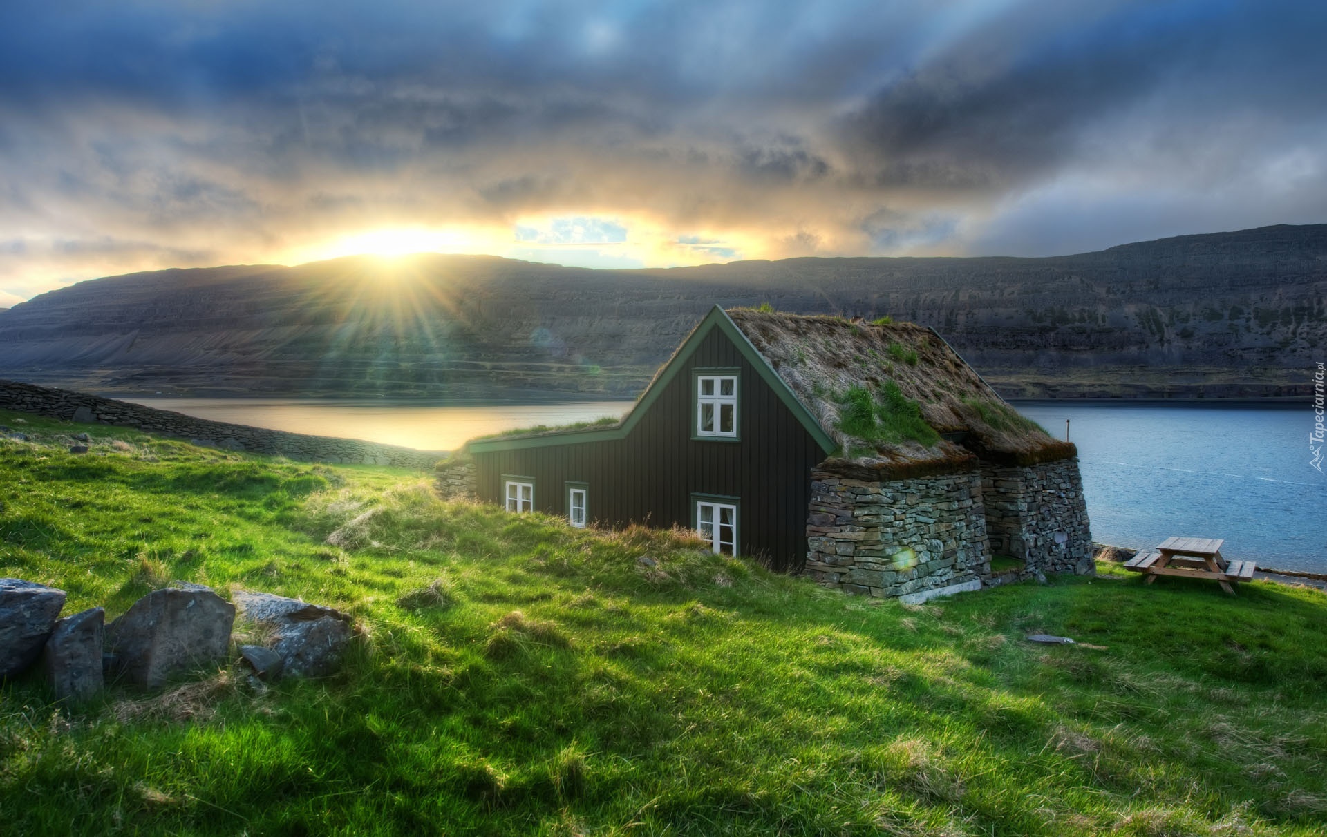 Dom, Rzeka, Góry, Loneley, Islandia