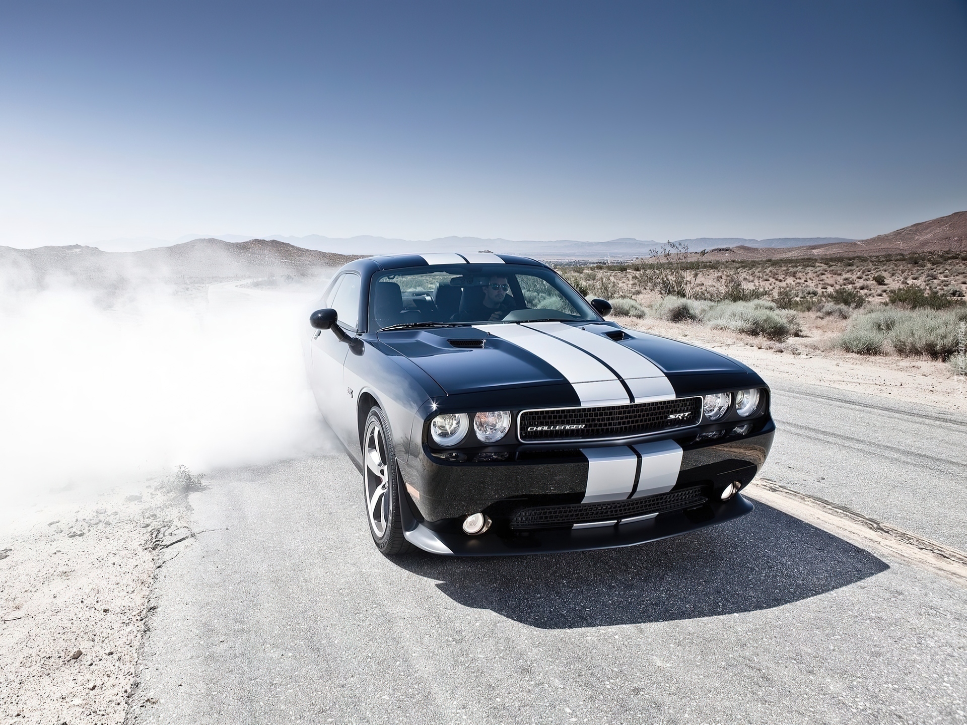 Dodge Challenger STR8, Pali, Gumę