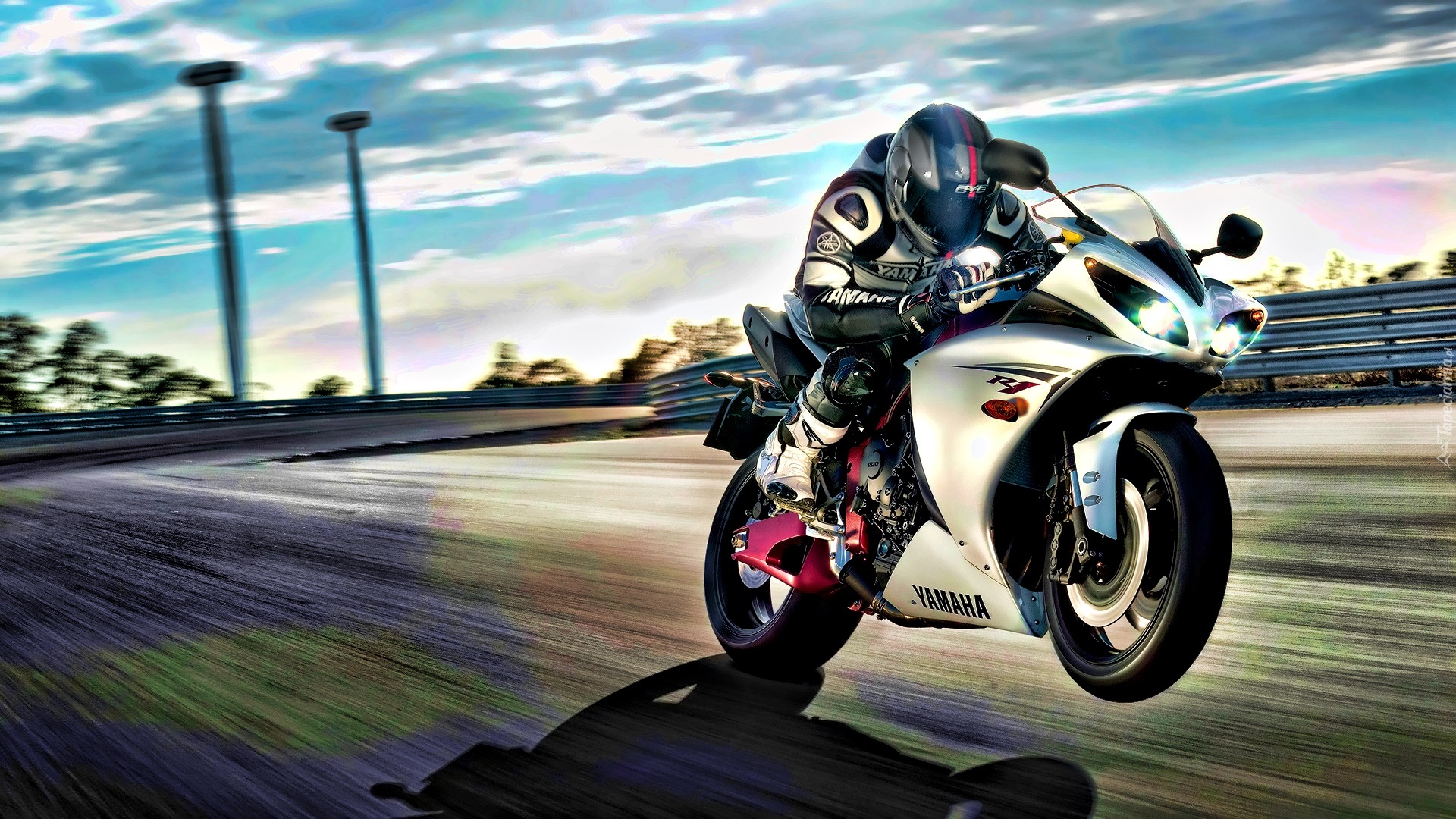 Yamaha R1, Tor