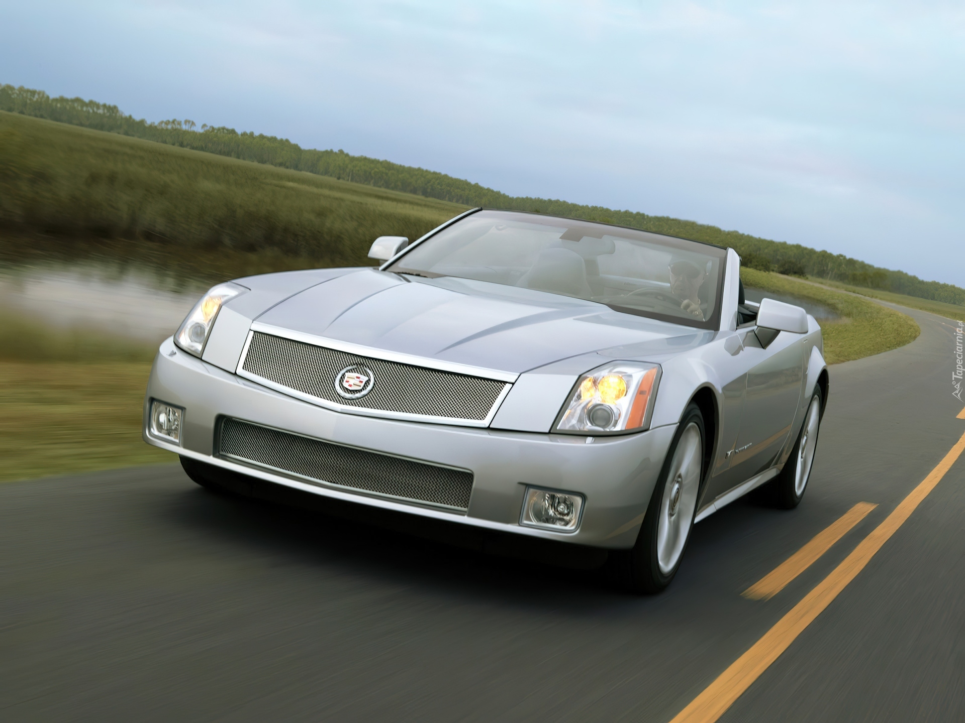 Cadillac XLR, Ulica, Droga