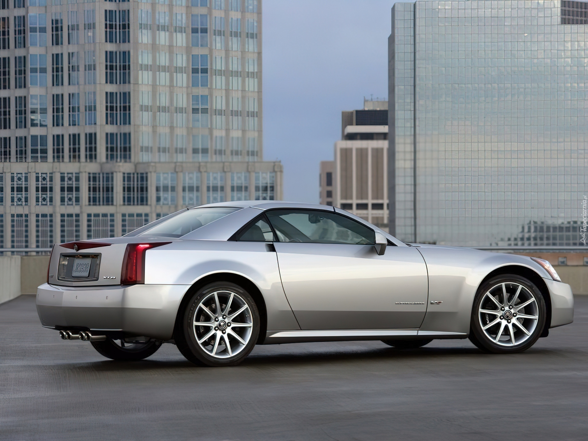 Srebrny, Cadillac XLR