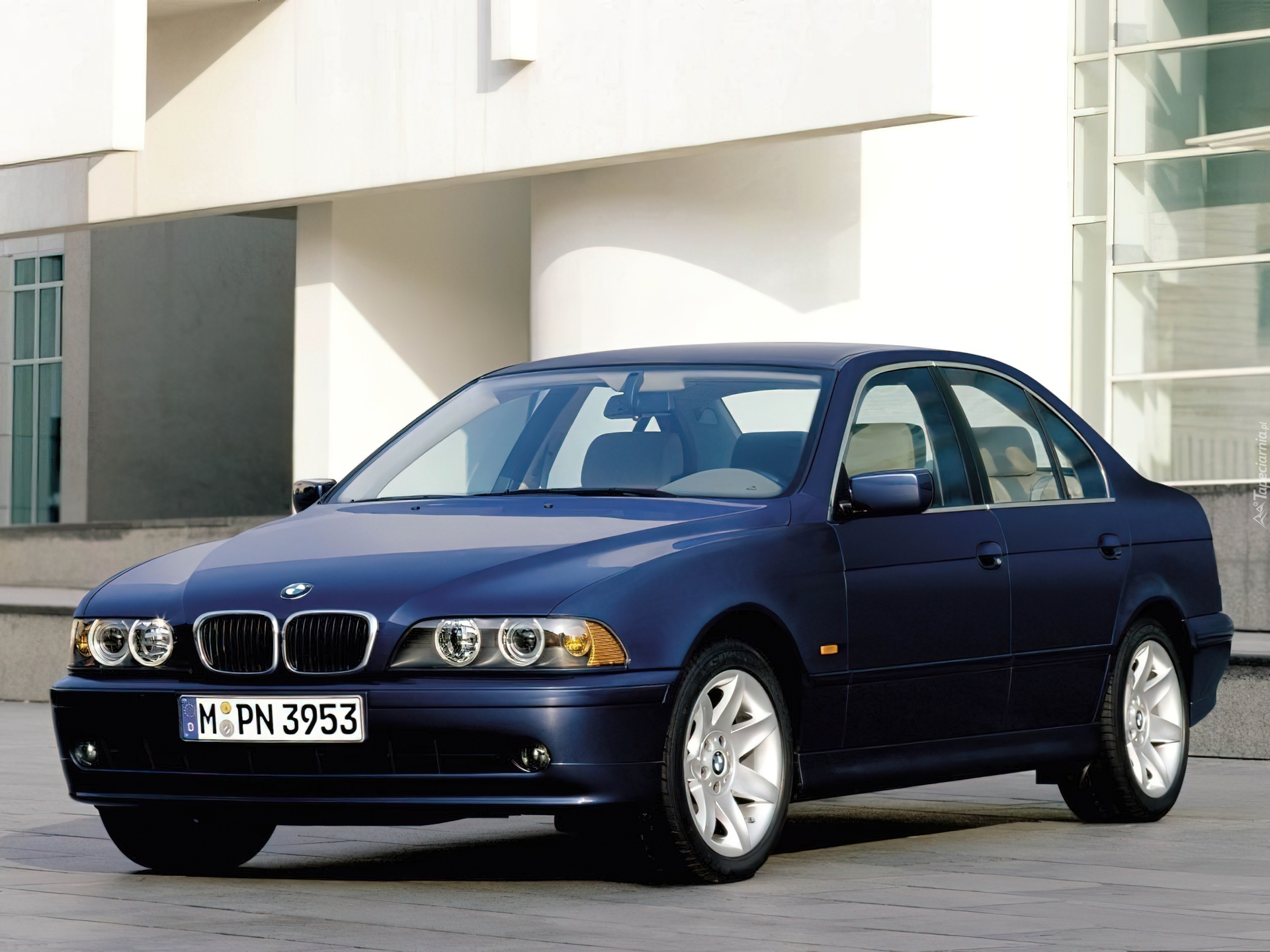 Granatowe, BMW 5