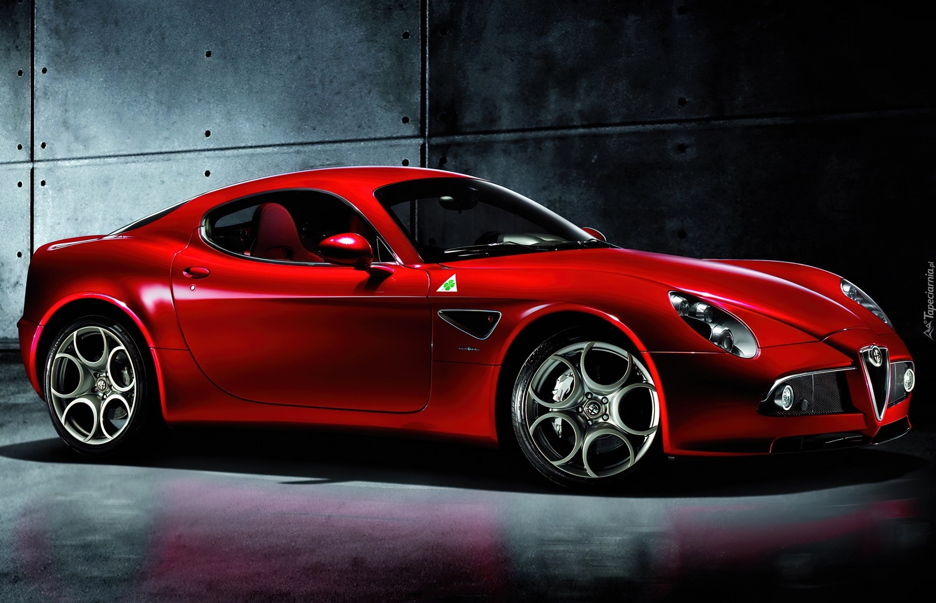 Czerwona, Alfa Romeo 8C