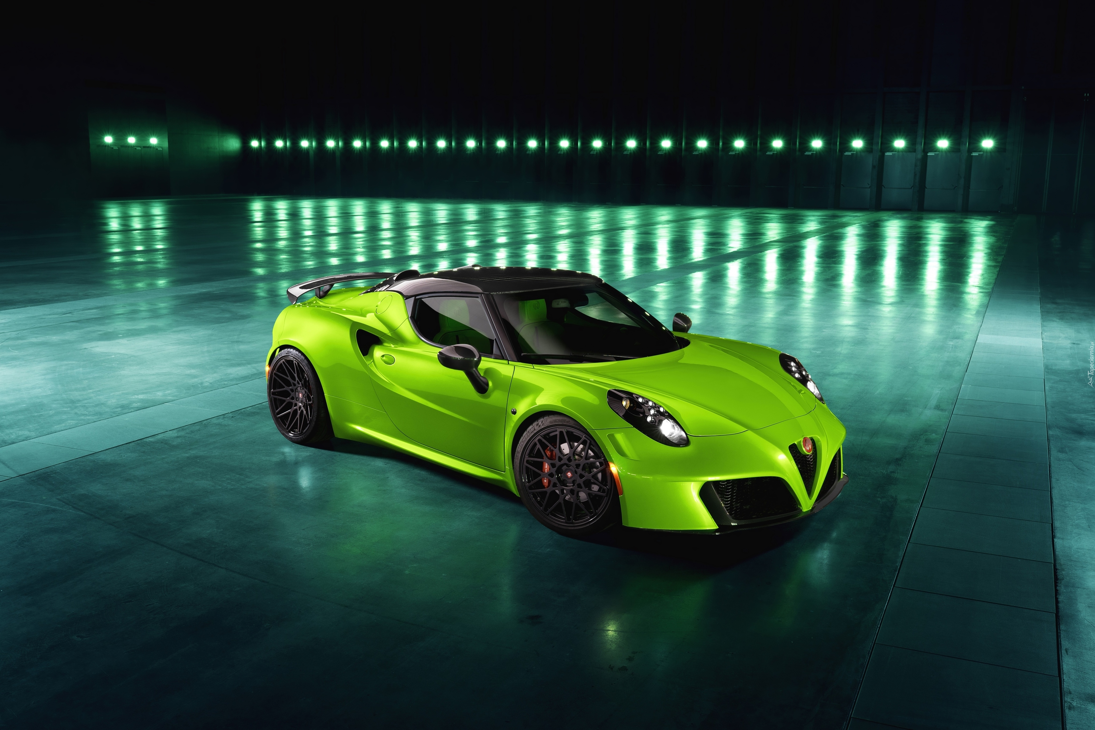 Zielony, Alfa Romeo 4C, Dwumiejscowy