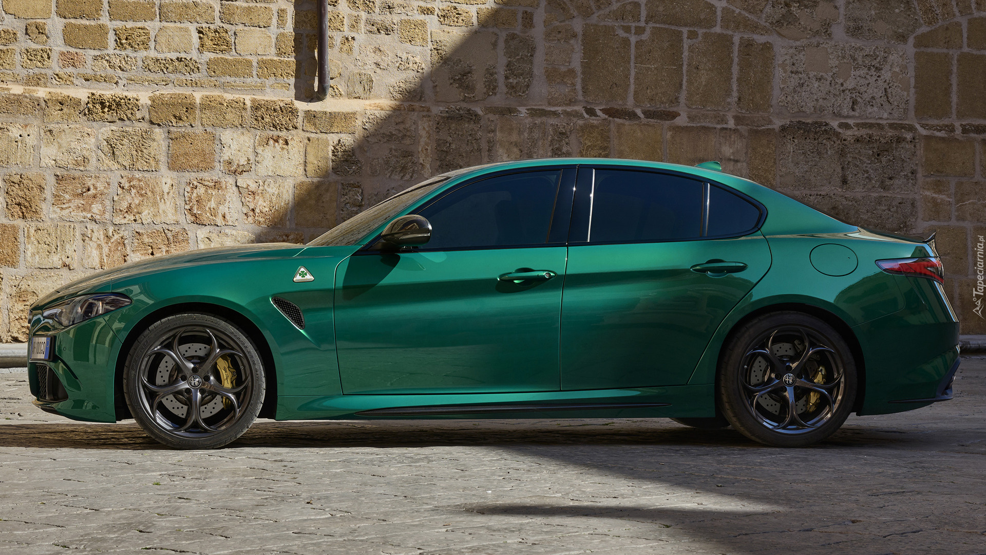 Alfa Romeo Giulia, Quadrifoglio th Anniversario, Bok