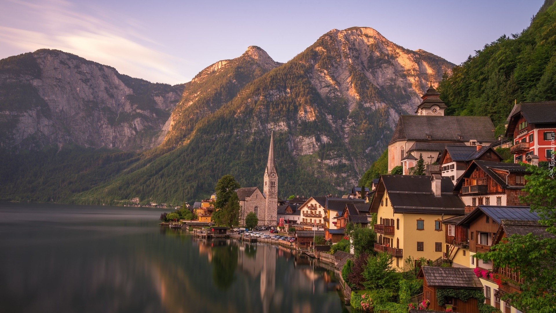 Góry, Alpy Salzburskie, Jezioro Hallstattersee, Domy, Kościół, Austria, Hallstatt