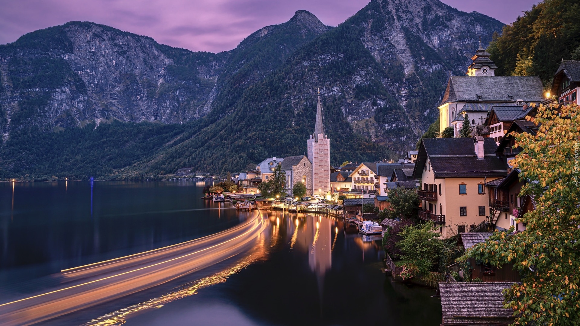 Austria, Hallstatt, Góry, Alpy Salzburskie, Jezioro Hallstattersee, Domy, Światła