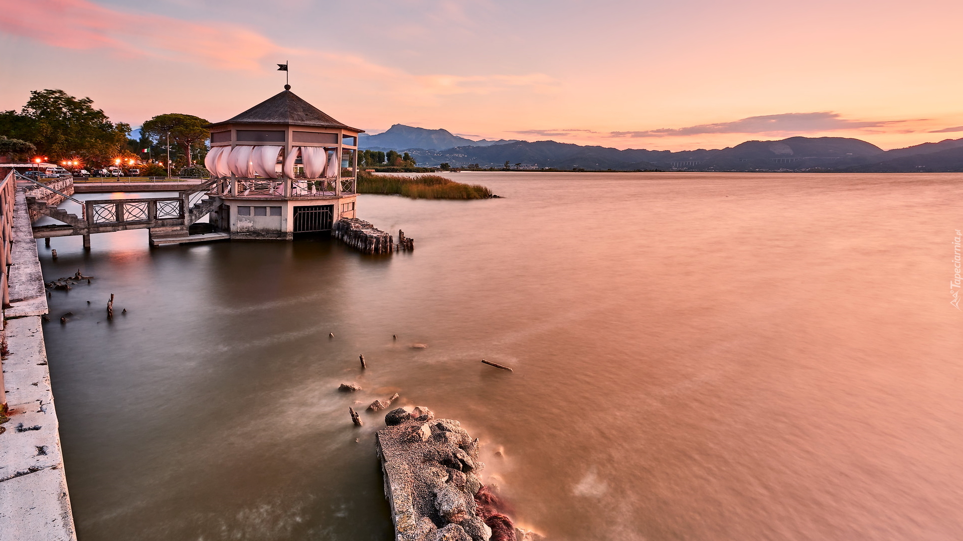 Jezioro, Lago di Massaciuccoli, Altana, Gmina Viareggio, Toskania, Włochy