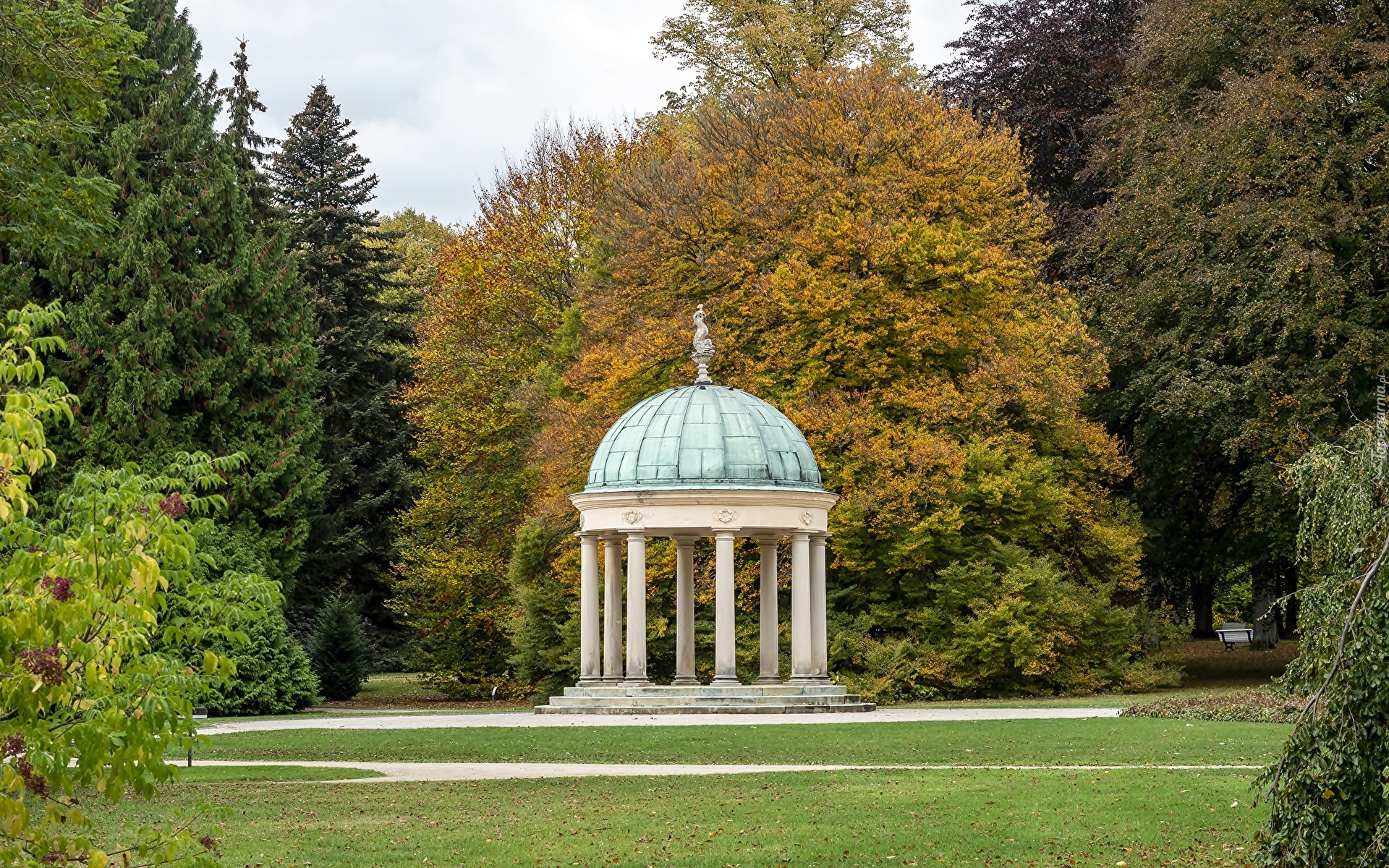 Niemcy, Dolna Saksonia, Bad Pyrmont, Park zdrojowy, Altana, Drzewa, Jesień