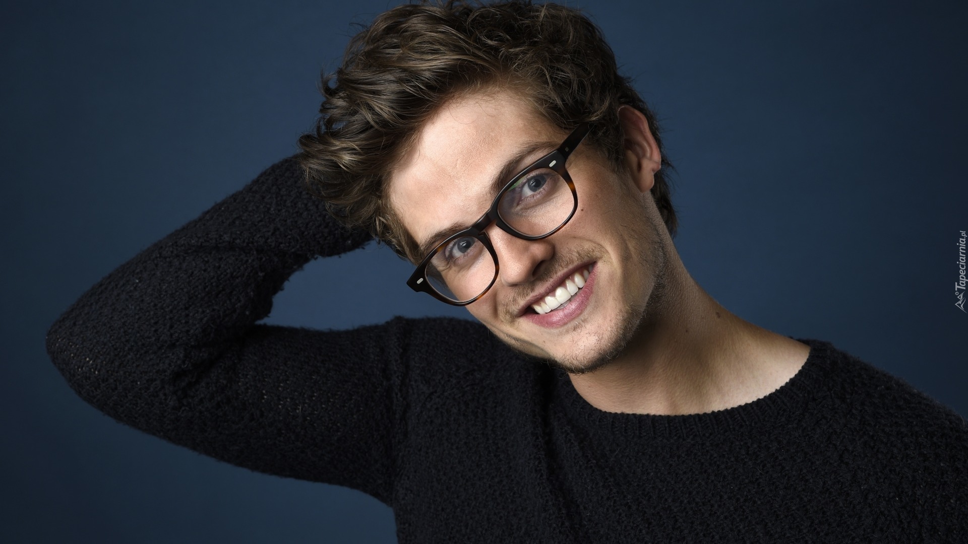 Mężczyzna, Daniel Sharman, Aktor, Uśmiech, Okulary