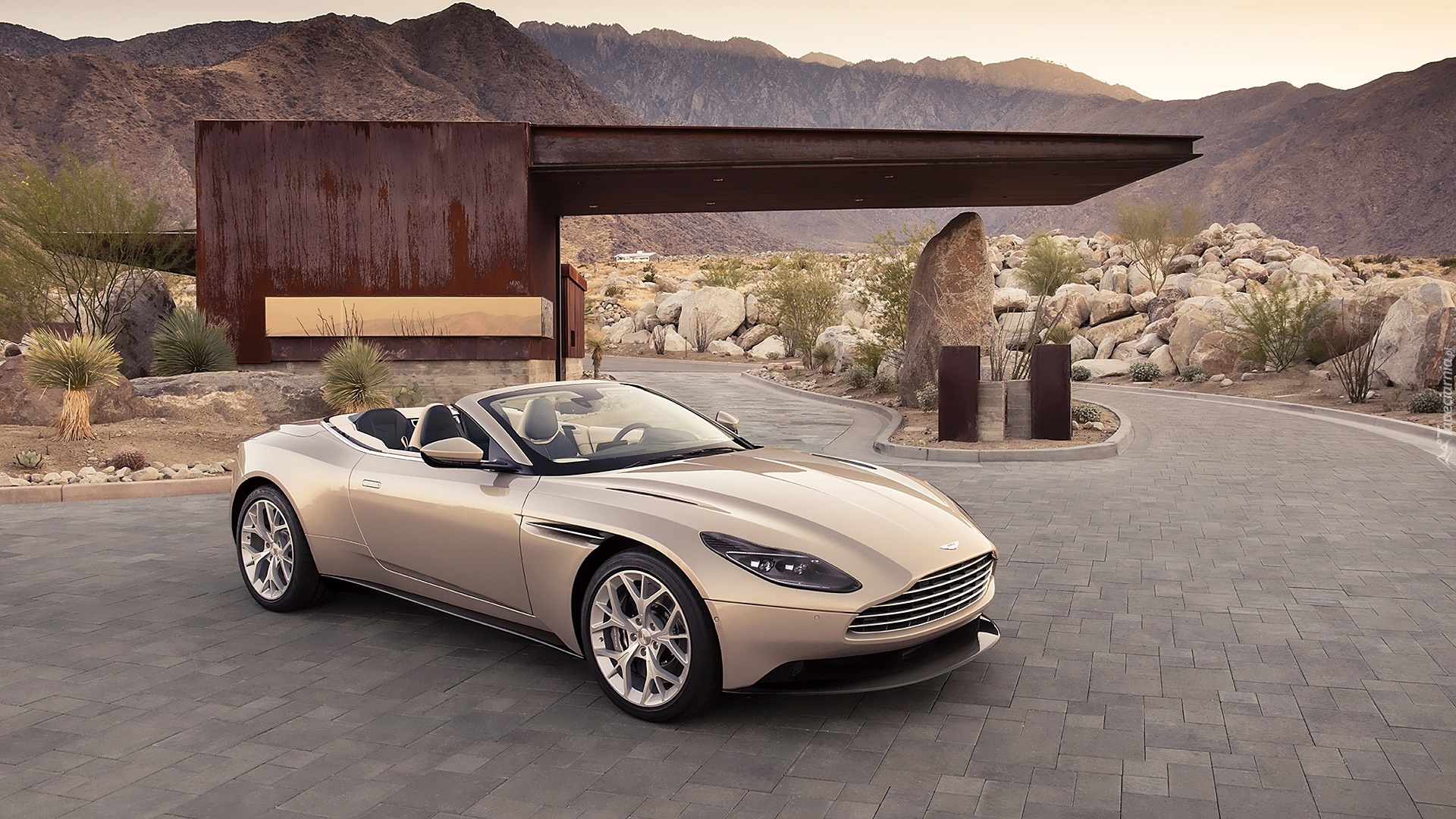 Aston Martin DB11 Volante, 2018