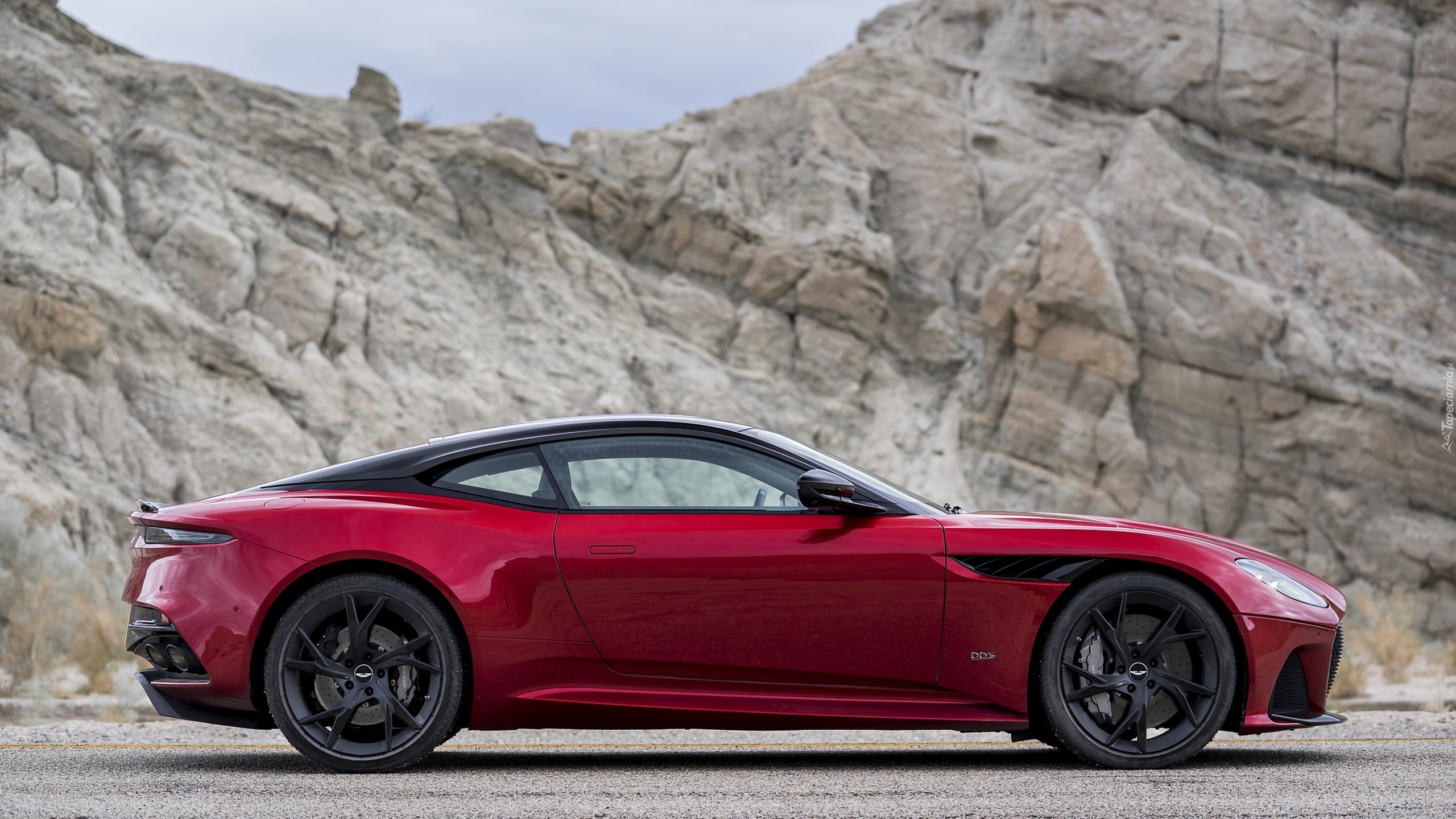 Aston Martin DBS Superleggera, Bok