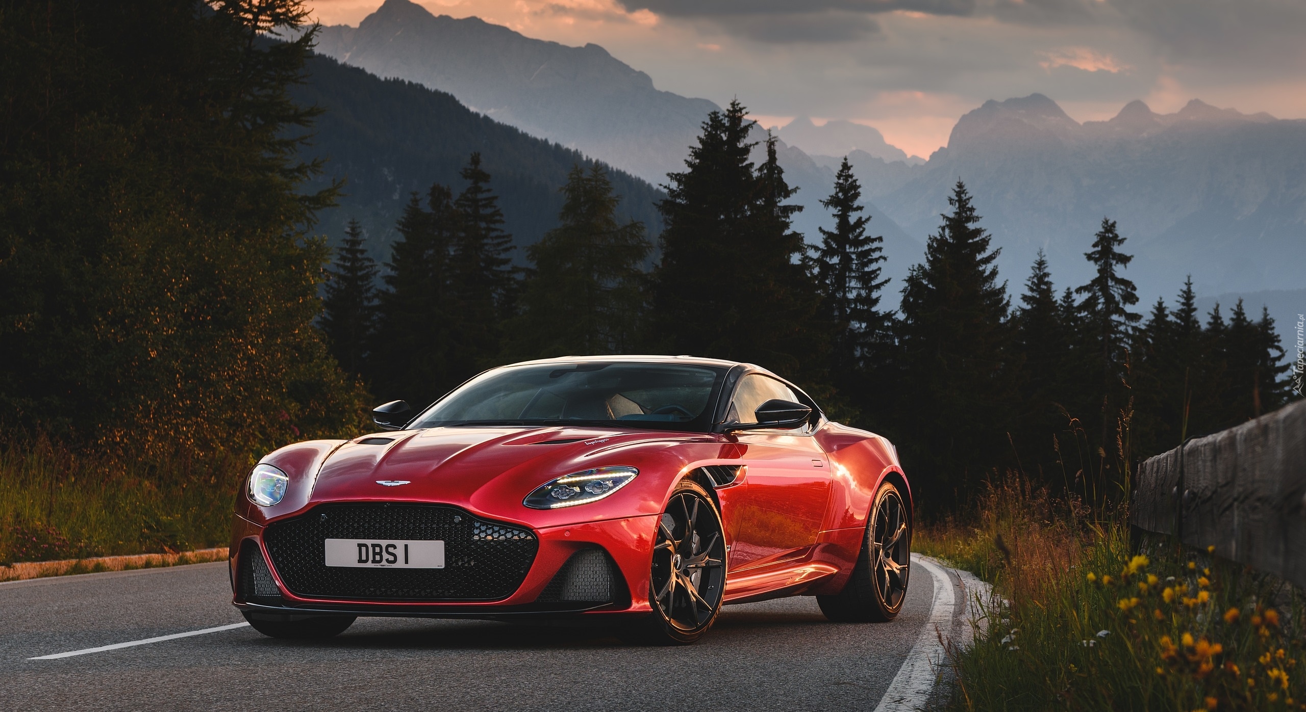 Aston Martin DBS Superleggera, Droga, Góry