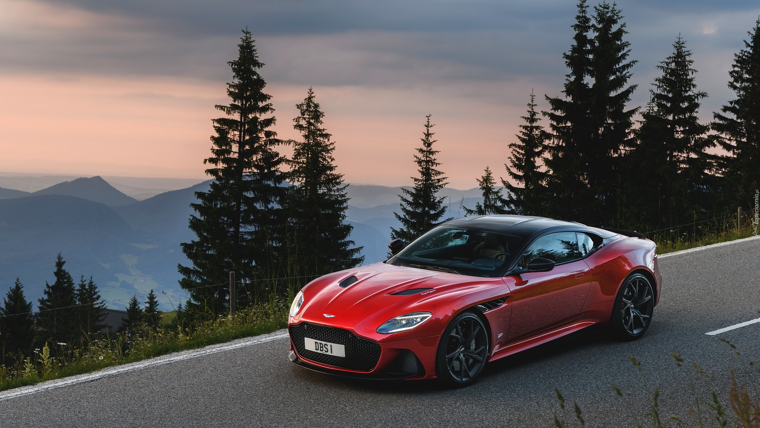 Czerwony, Aston Martin DBS, Superleggera, Droga