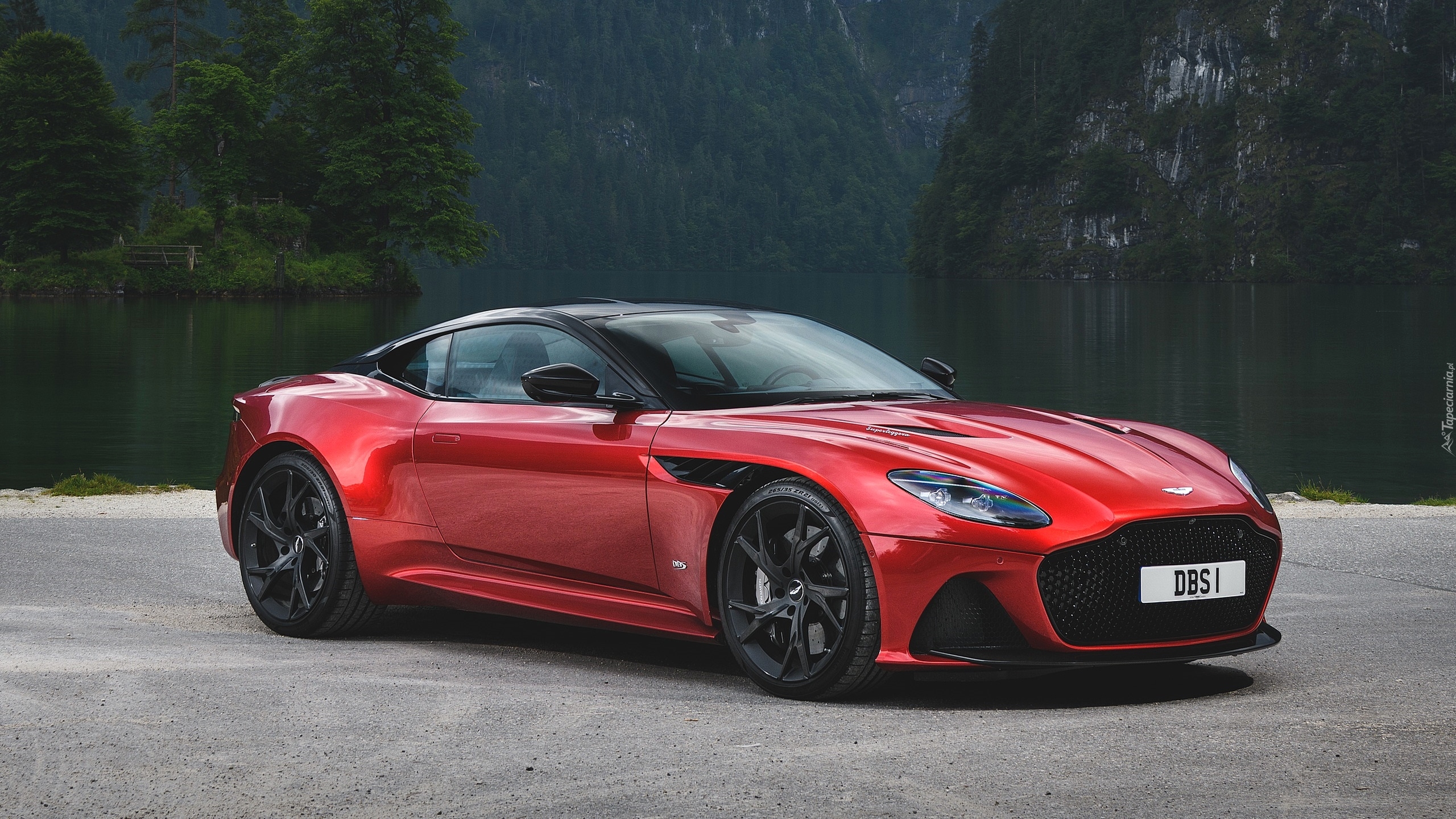 Czerwony, Aston Martin DBS Superleggera, Bok