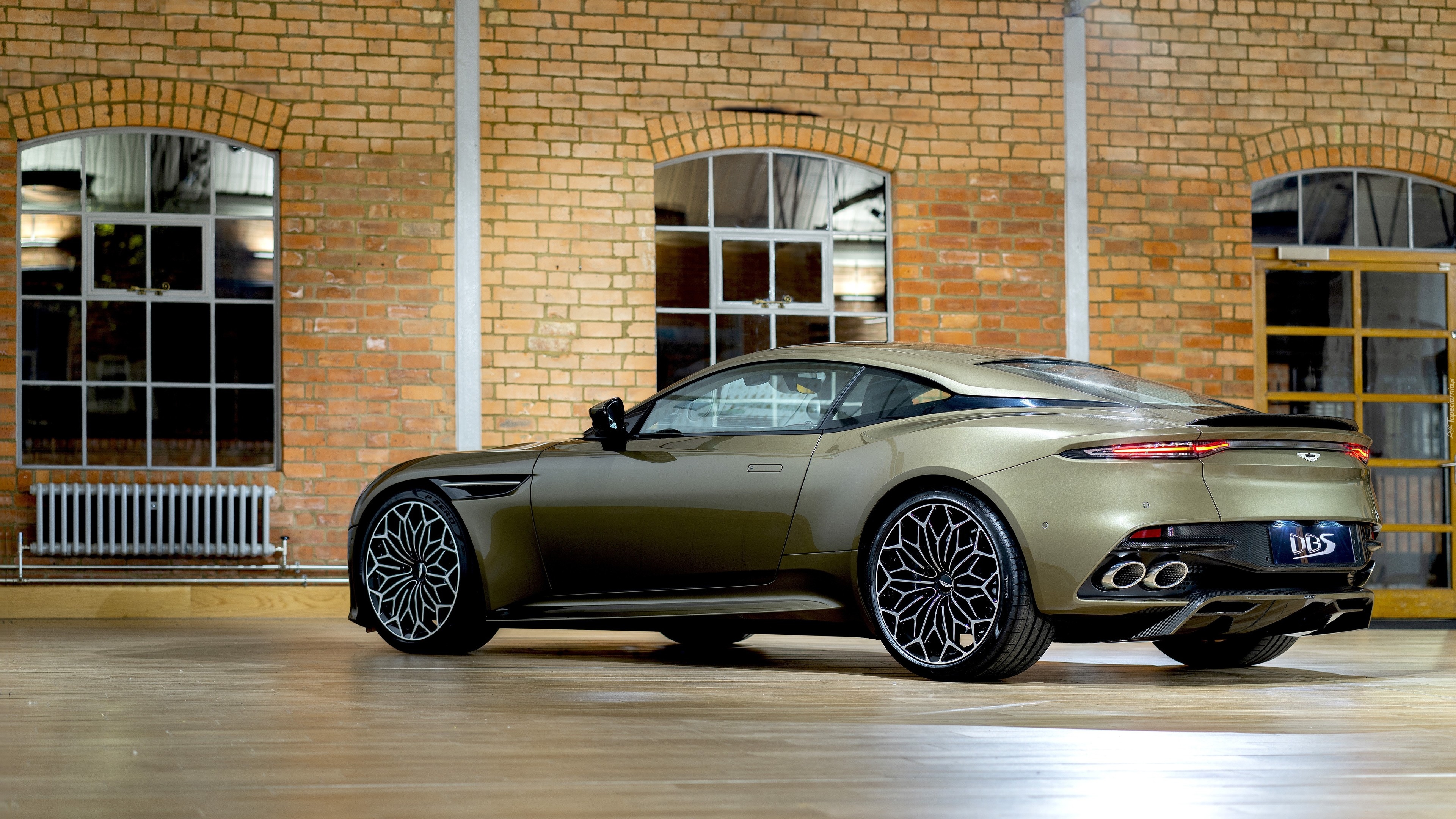 Aston Martin DBS Superleggera, 2019, Budynek