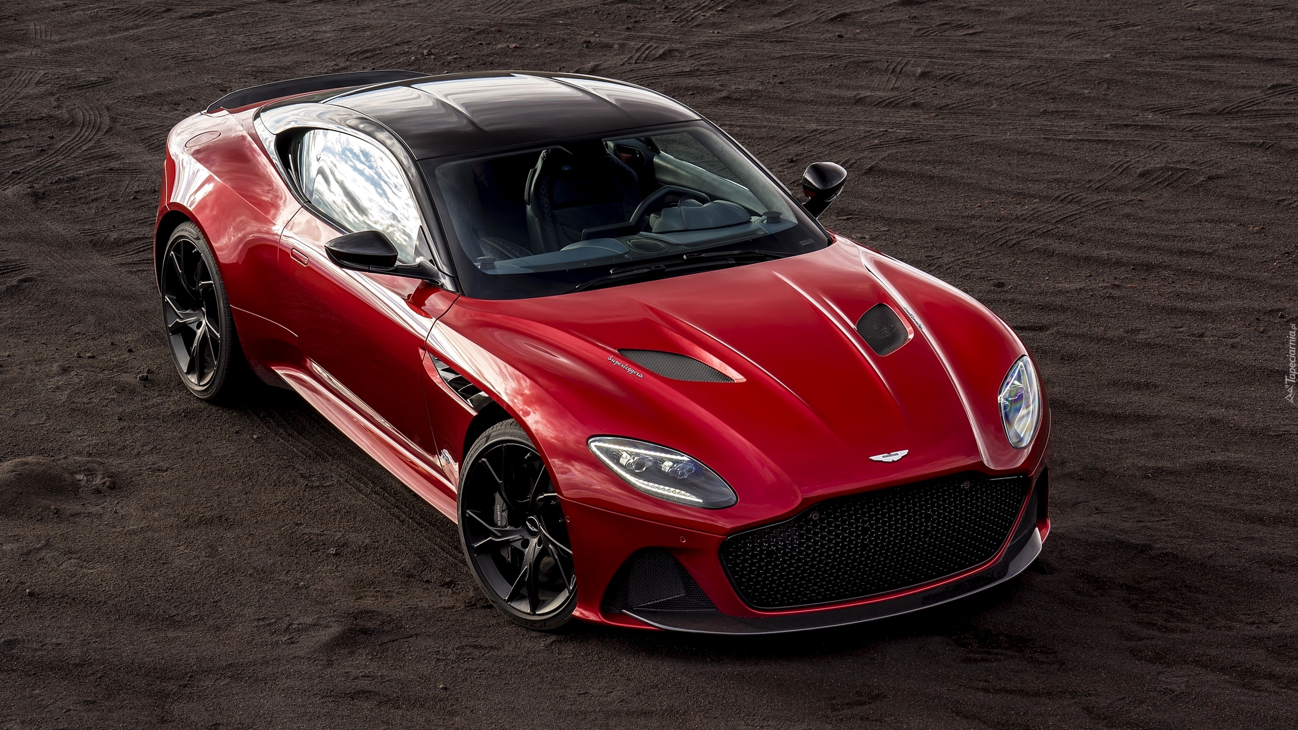 Czerwony, Aston Martin DBS Superleggera