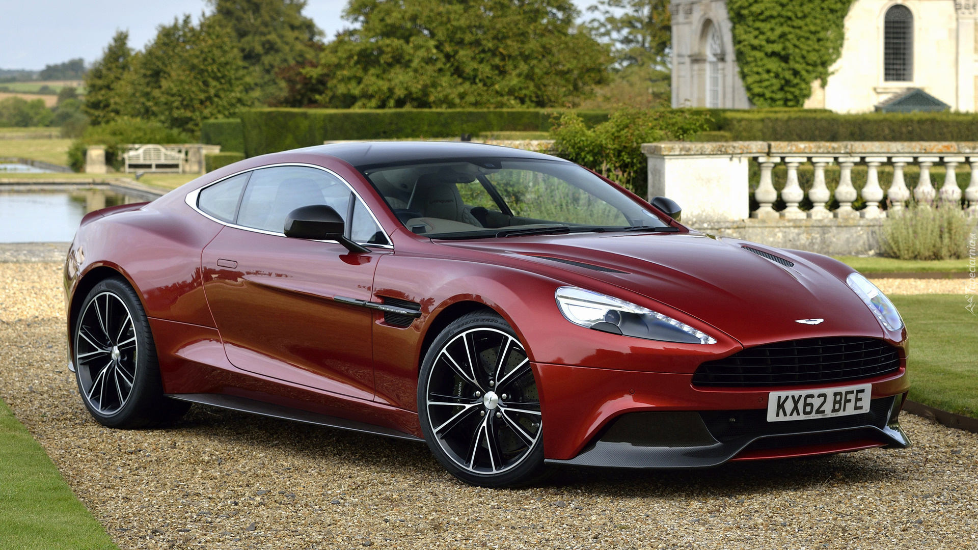 Aston Martin Vanquish, Bok
