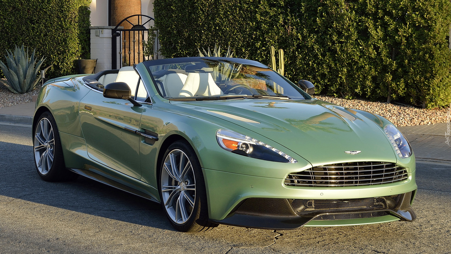 Aston Martin Vanquish, Kabriolet