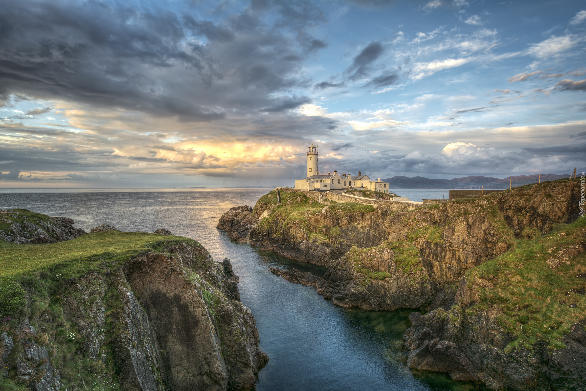 Morze, Latarnia morska, Fanad Head Lighthouse, Irlandia, Atrakcja, Turystyczna, Skały, Chmury