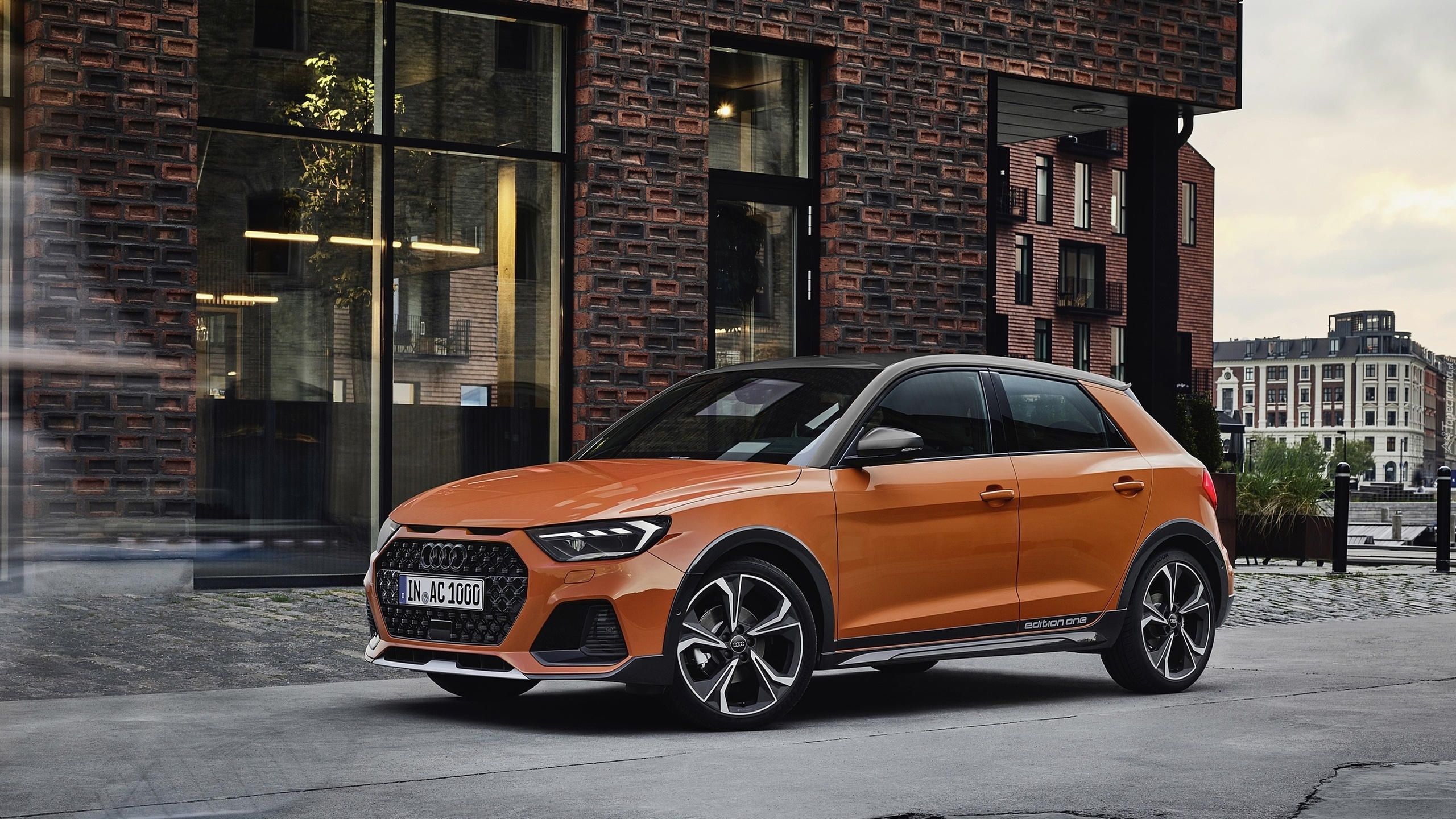 Audi A1 Citycarver, Ulica, Dom