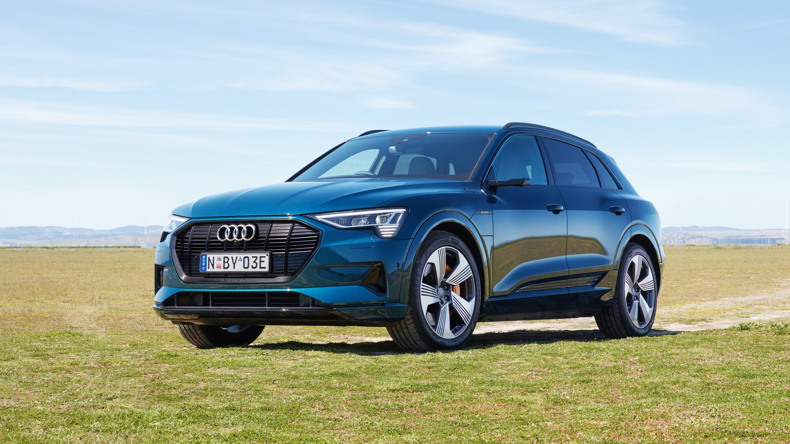 Niebieskie, Audi e-Tron 55 Quattro