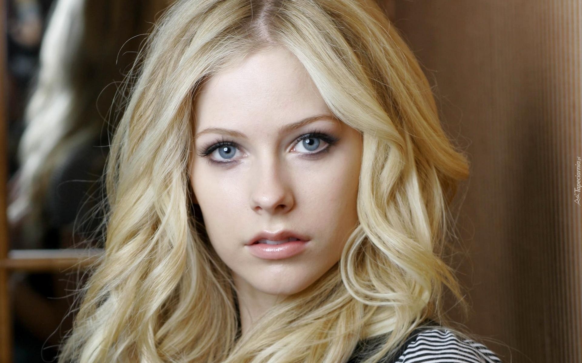 Avril Lavigne, Blondynka, Lustro, Odbicie