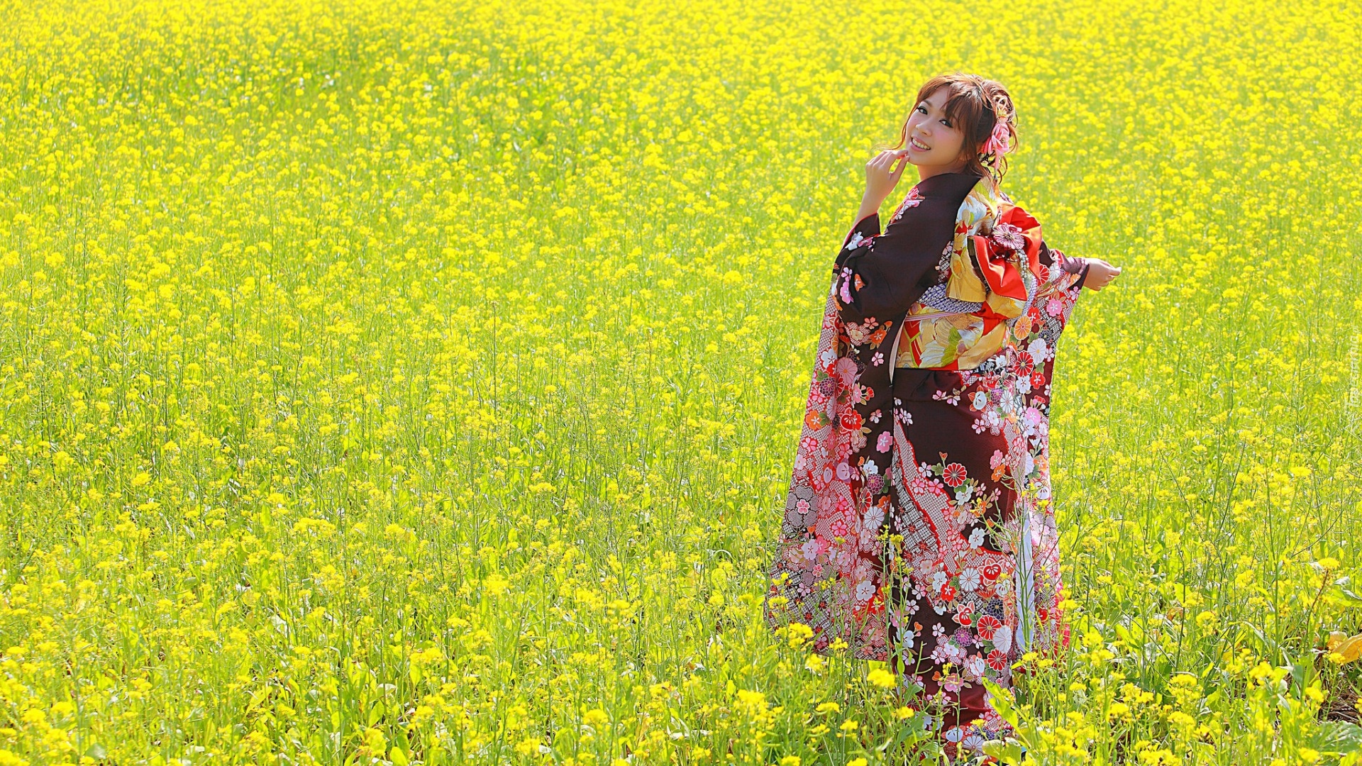 Kobieta, Azjatka, Kimono, Uśmiech, Żółte, Kwiaty