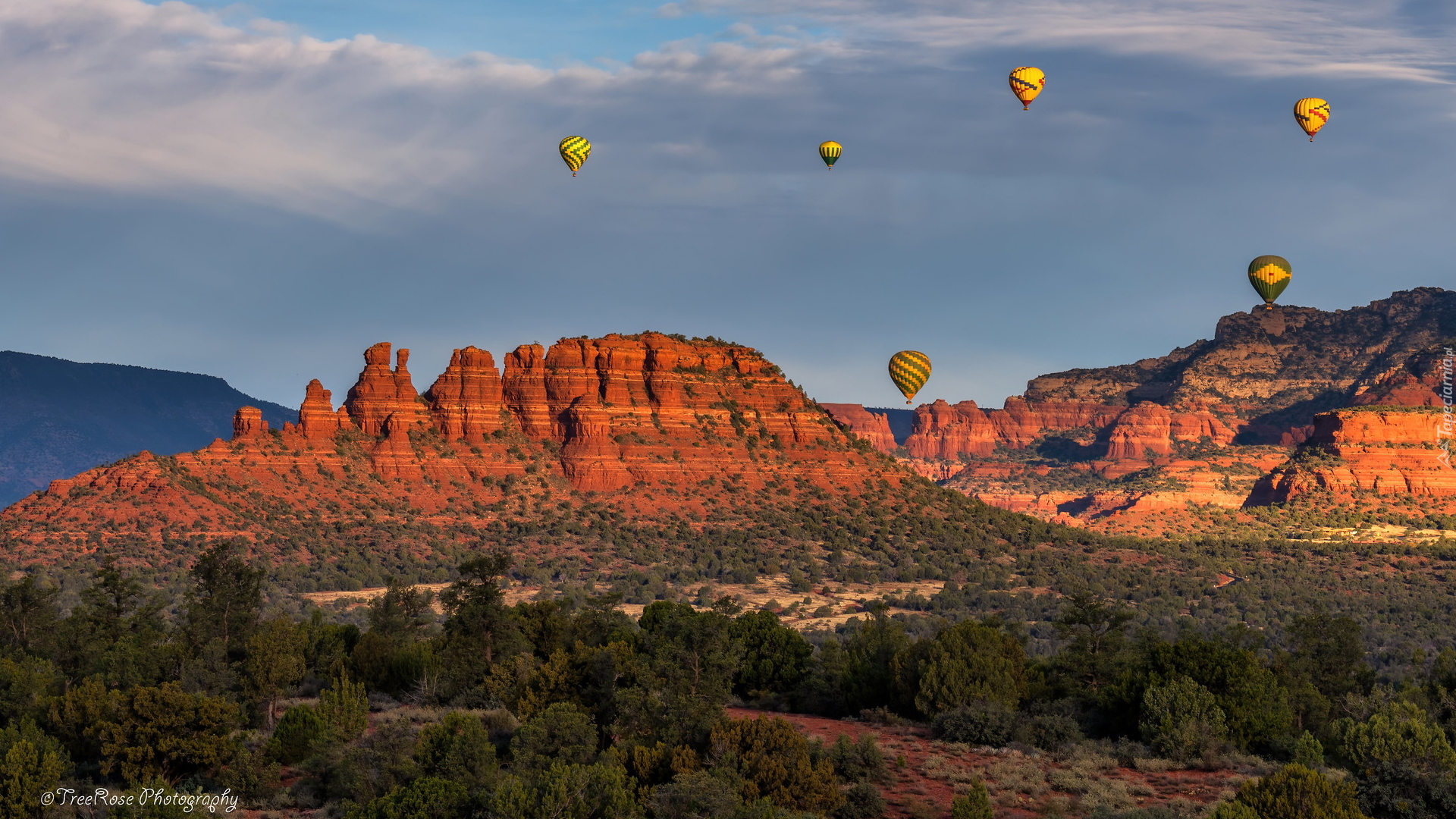 Skały, Góry, Drzewa, Balony, Sedona, Arizona, Stany Zjednoczone