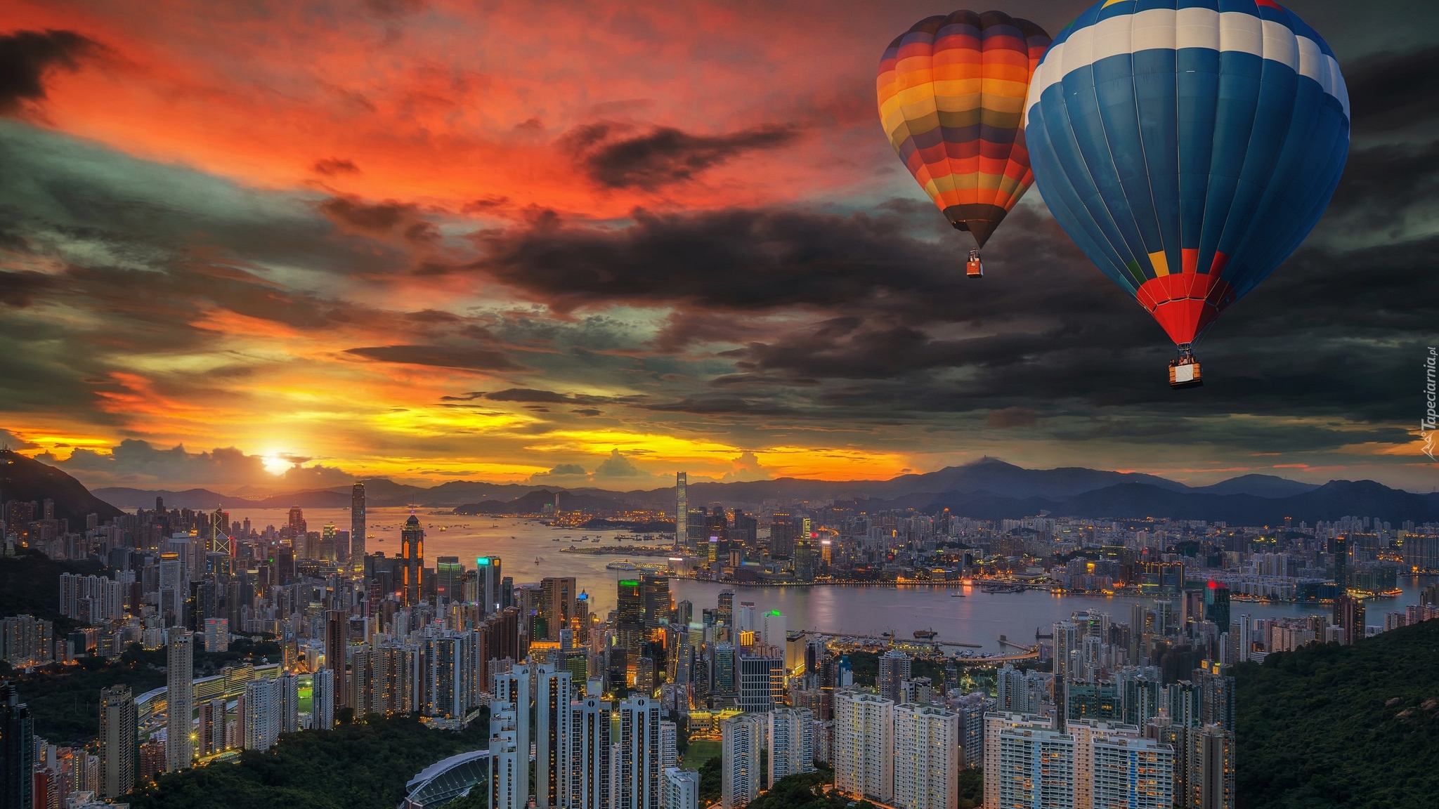 Hongkong, Chiny, Zatoka Wiktorii, Zachód słońca, Balony