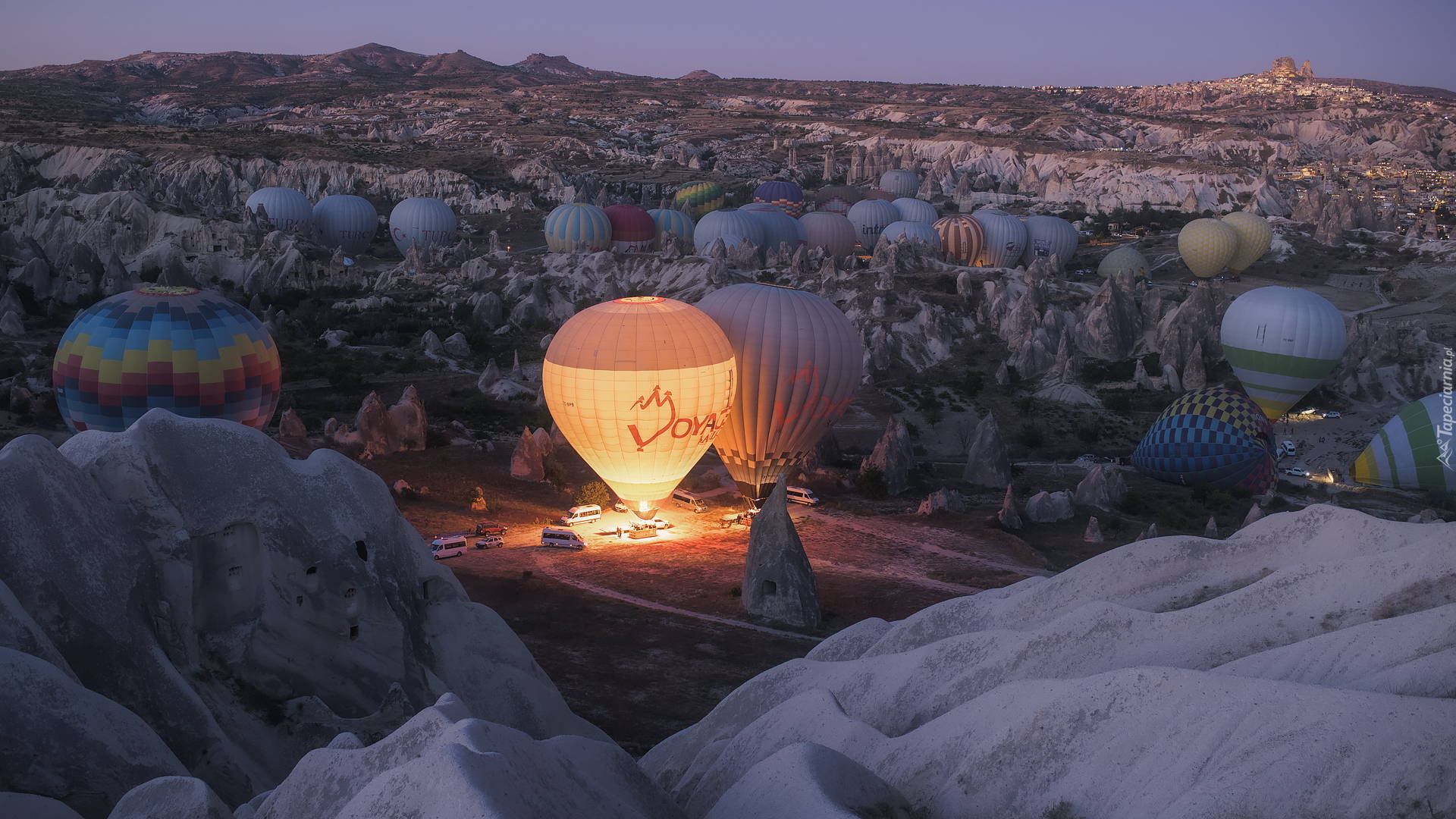 Turcja, Kapadocja, Park Narodowy Goreme, Góry, Skały, Kościoły, Balony