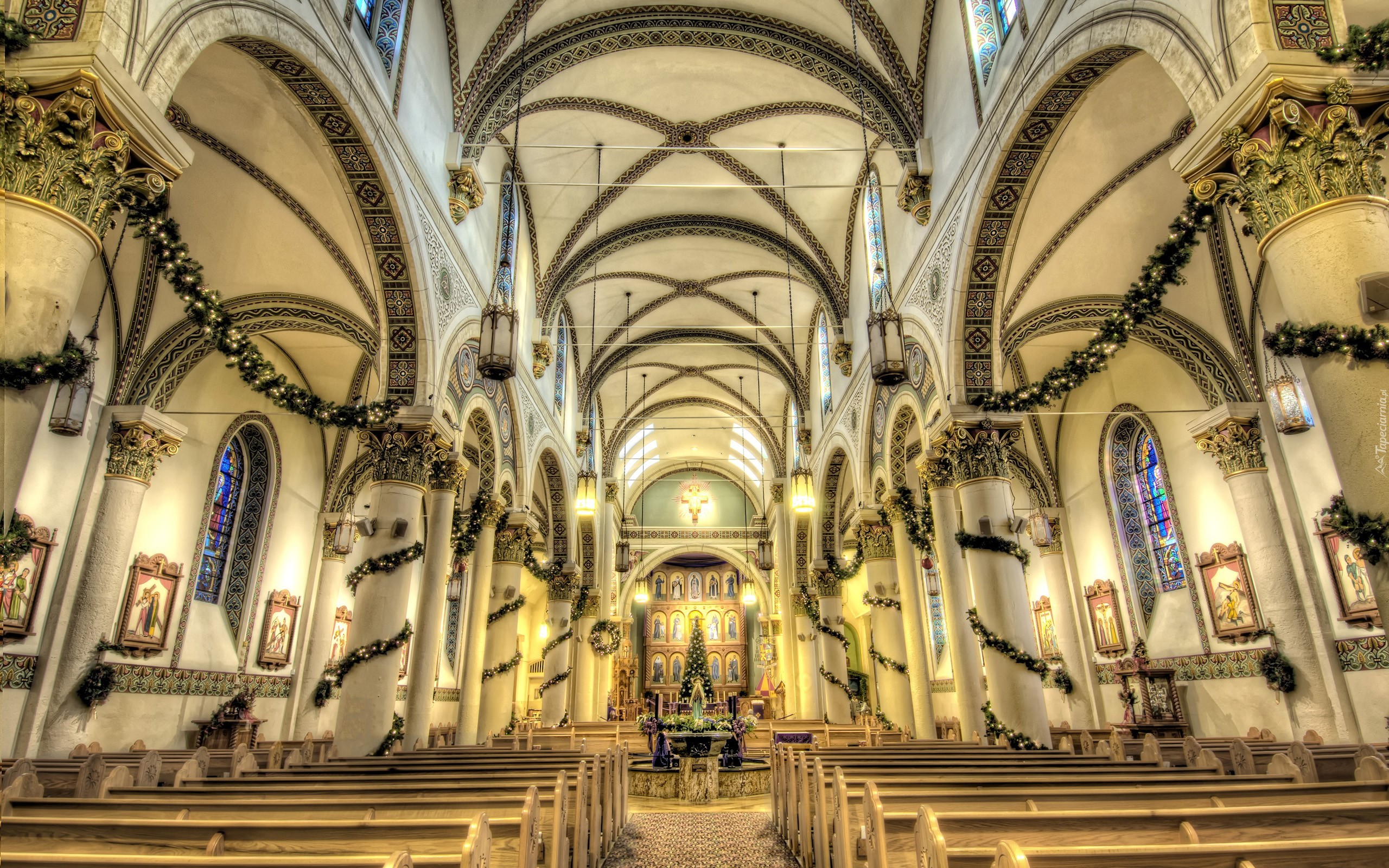 Bazylika św. Franciszka,  Wnętrze