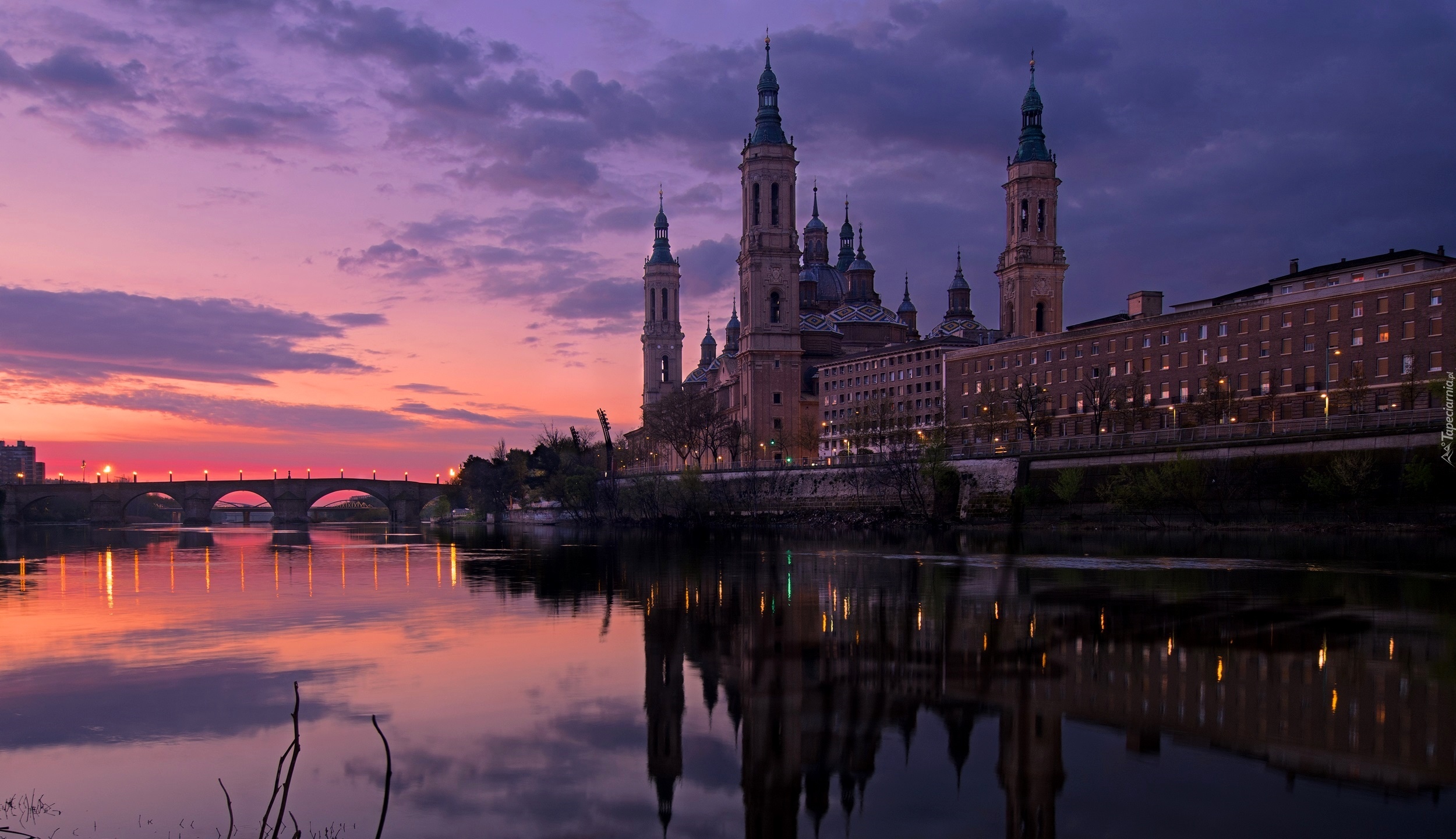 Hiszpania, Saragossa, Rzeka Ebro, Bazylika katedralna Nuestra Señora del Pilar, Kościół, Most