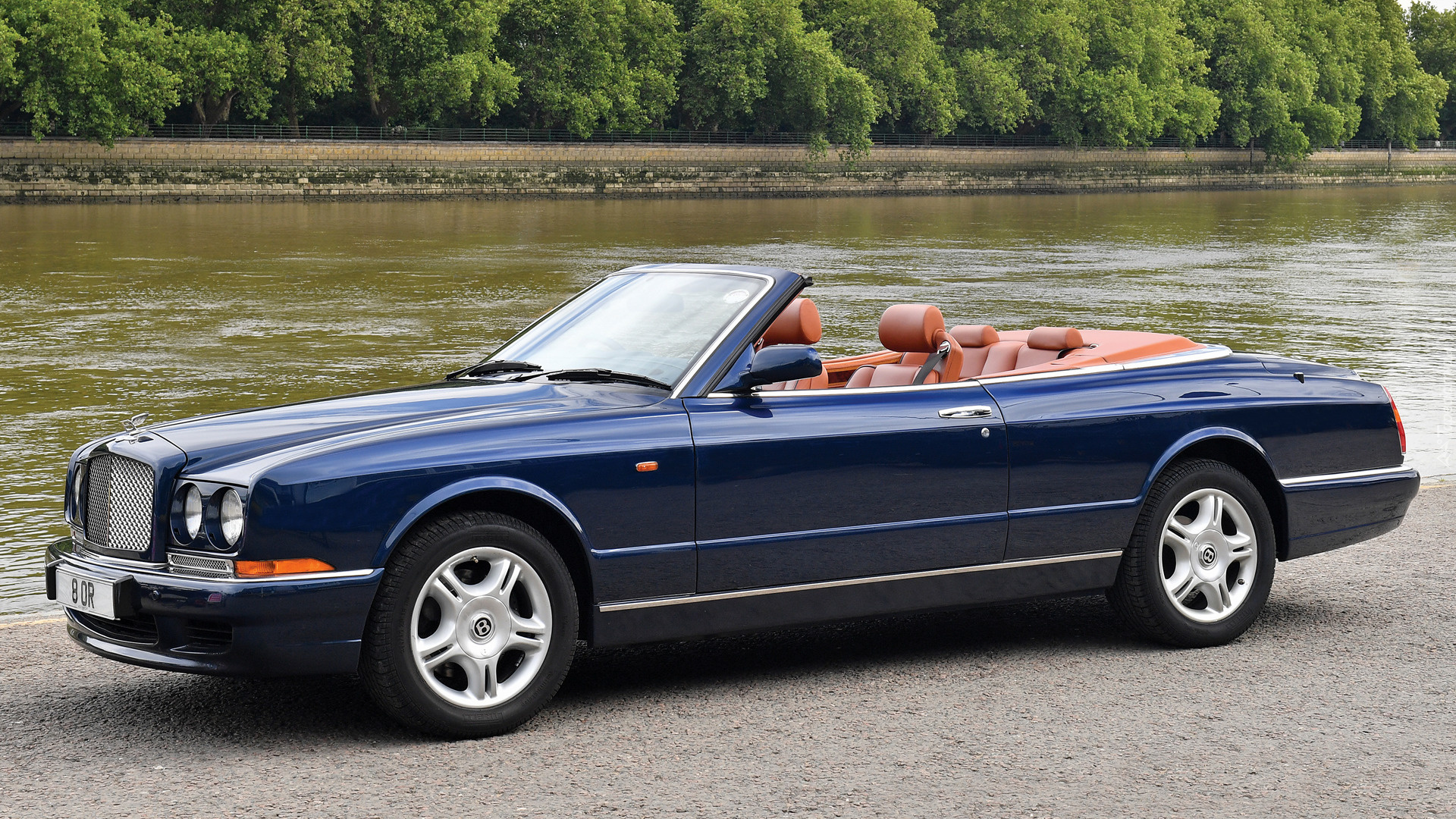 Bentley Azure, Kabriolet, Bok