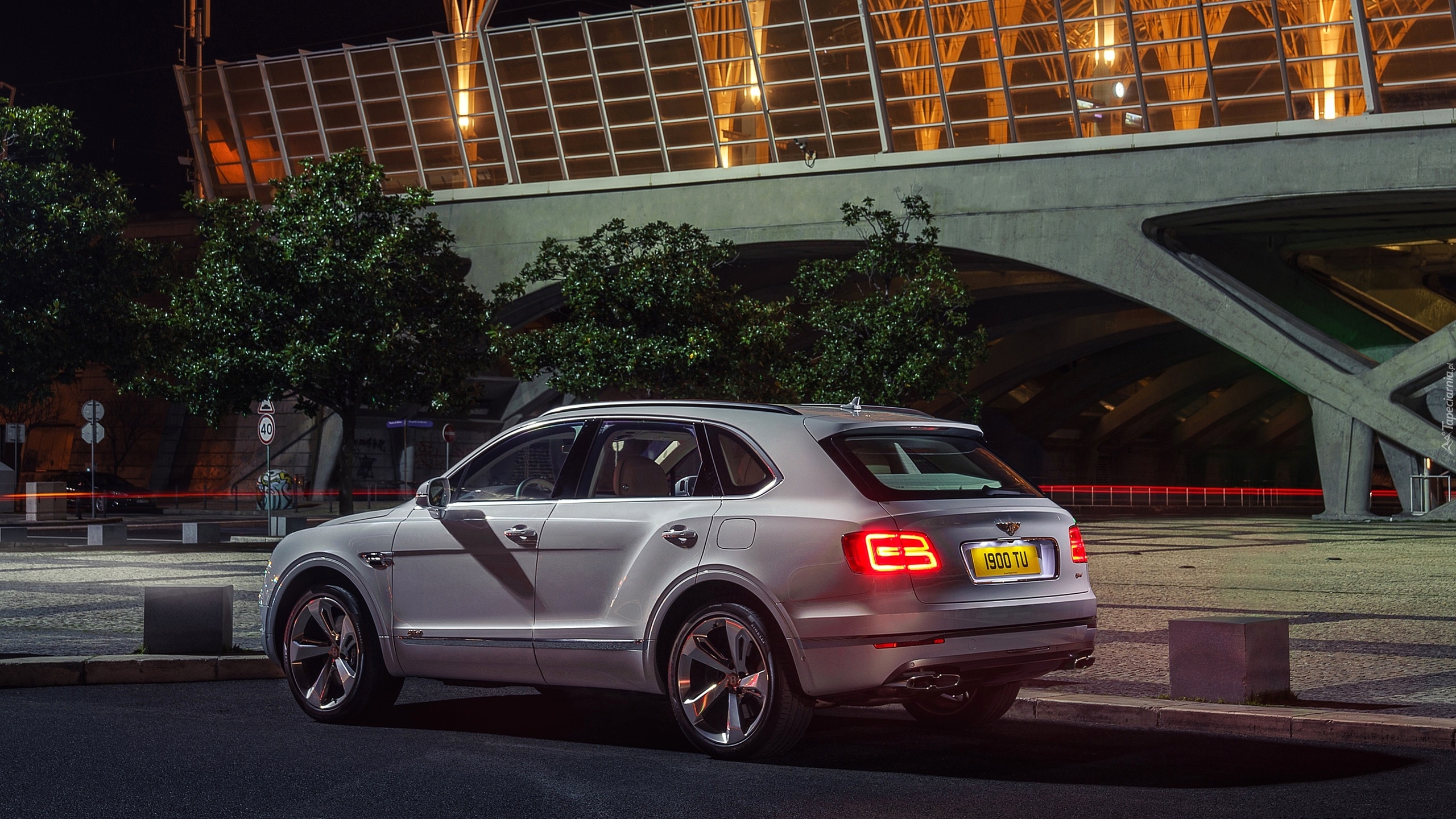 Bentley Bentayga Hybrid, 2019