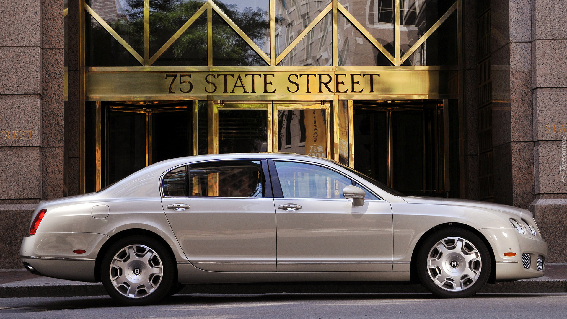 Bentley Continental Flying Spur, Bok