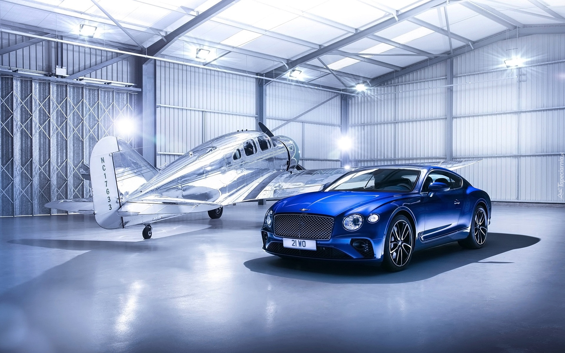 Bentley Continental GT Coupé, 2018, Samolot, Hangar