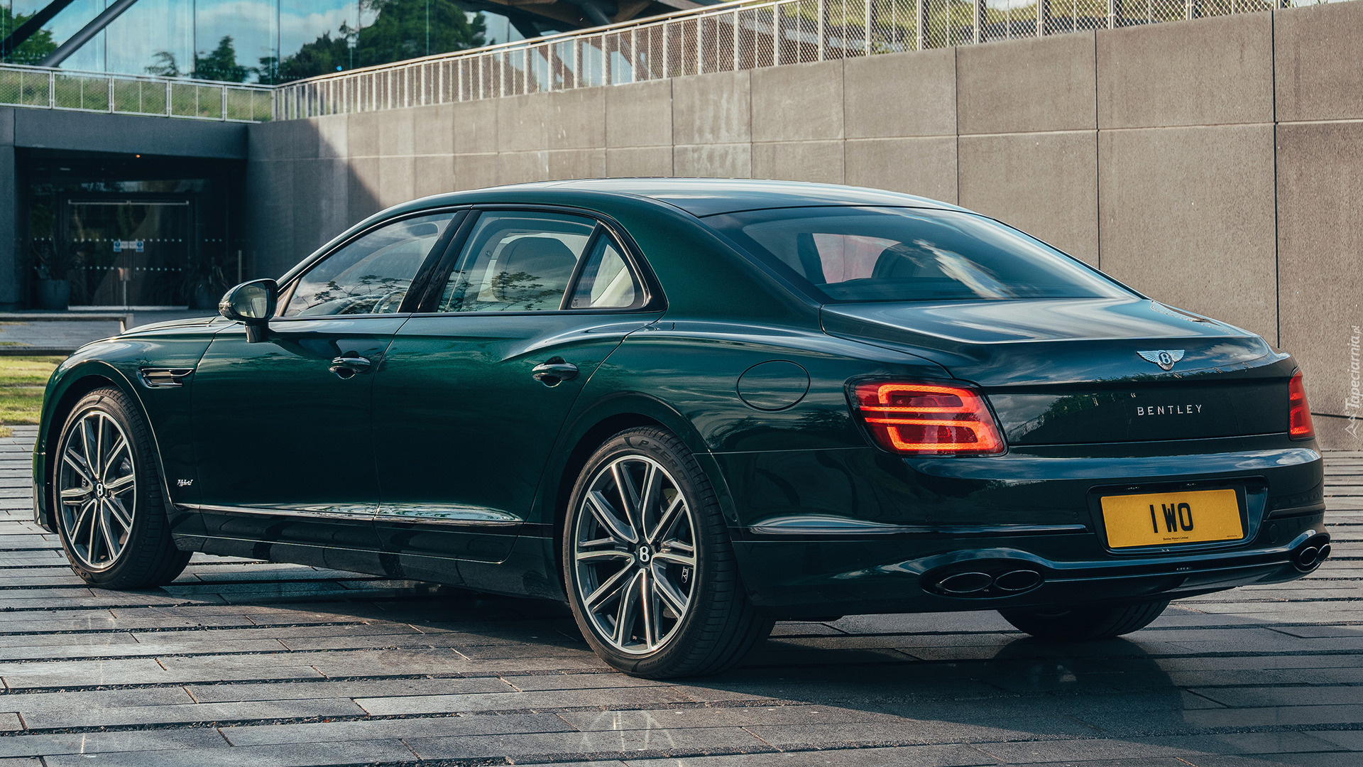 Bentley Flying Spur, Hybryda, 2021