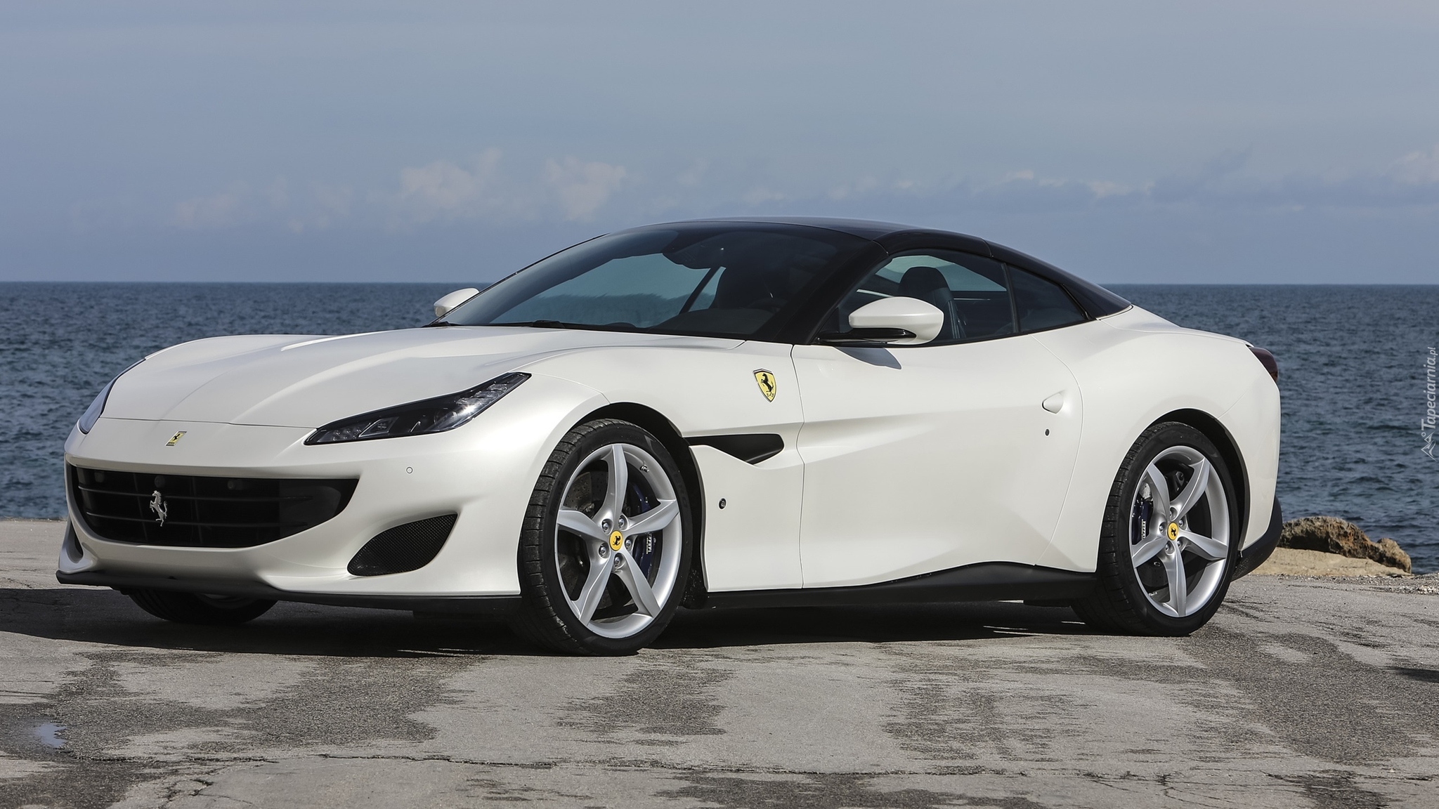 Białe, Ferrari Portofino, 2018