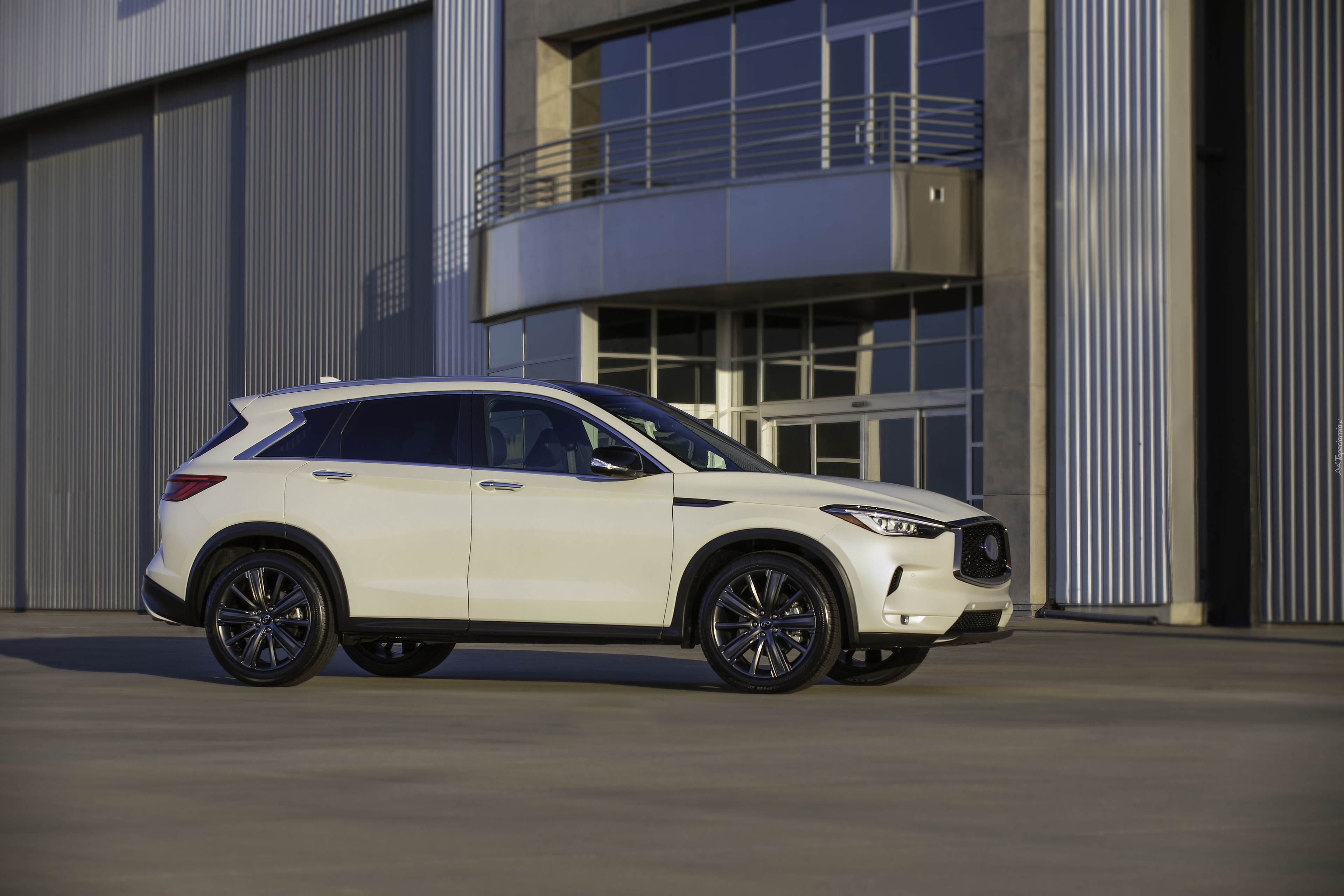 Białe, Infiniti QX50