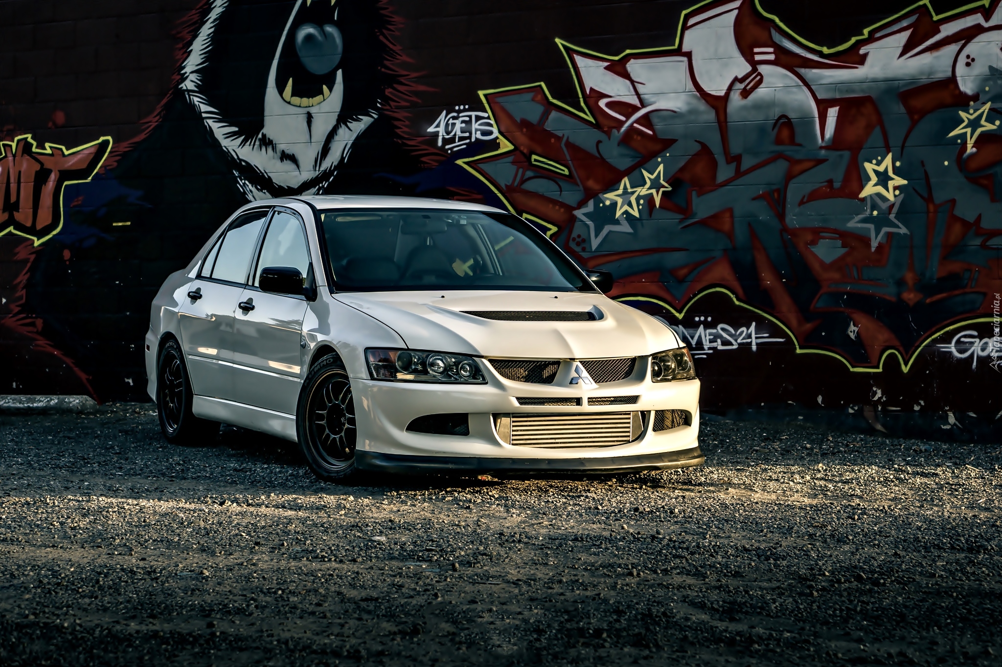 Białe, Mitsubishi Lancer, Graffiti