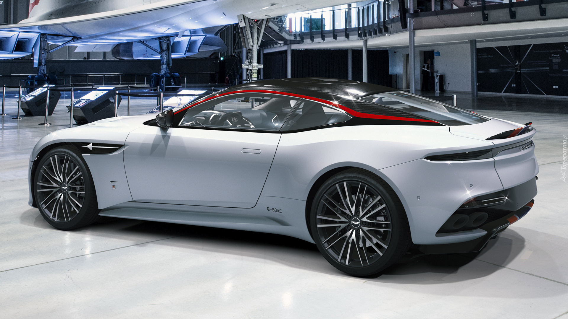 Biały, Aston Martin DBS Superleggera