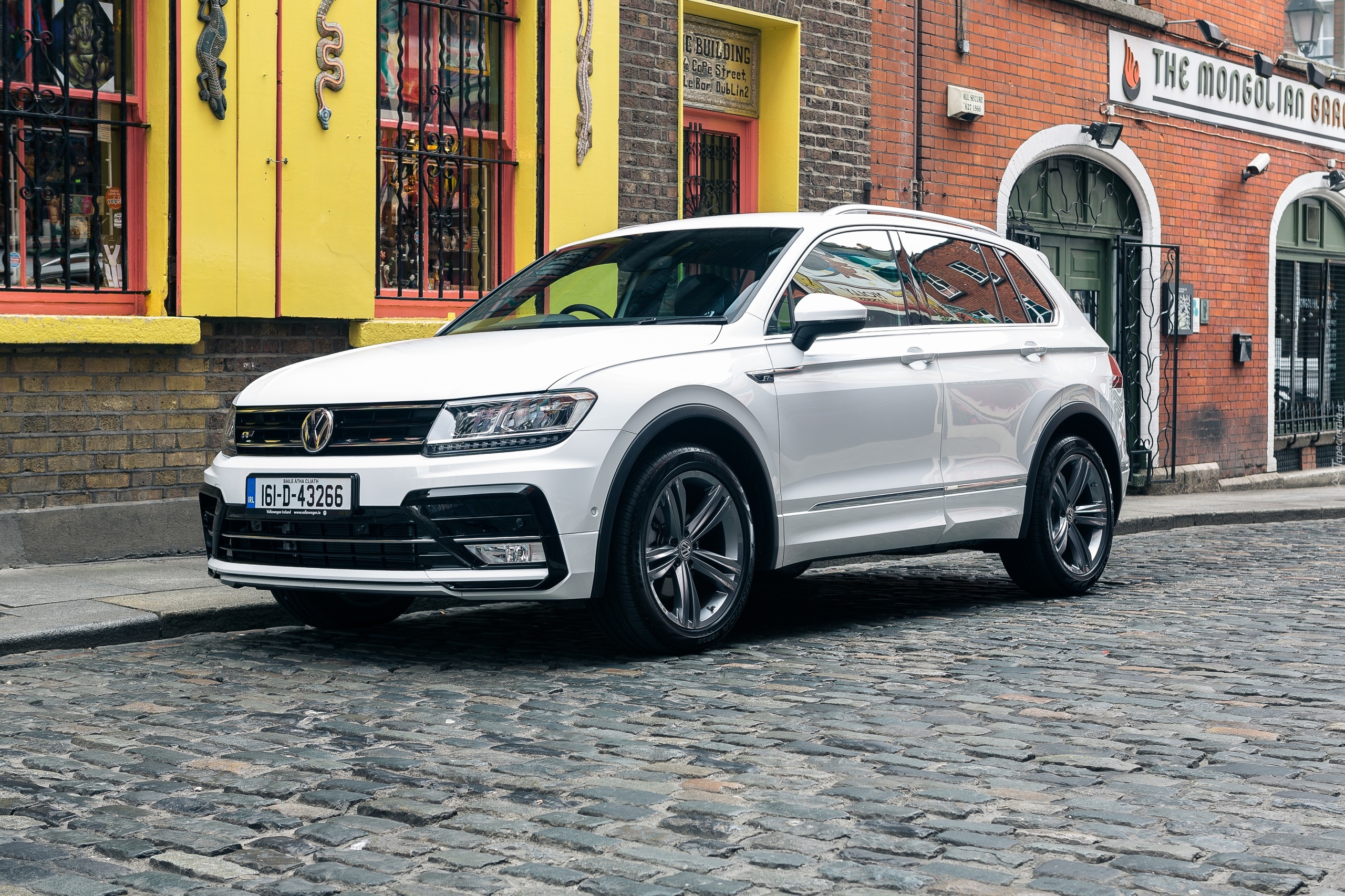 Biały, Volkswagen Tiguan R-Line, 2016