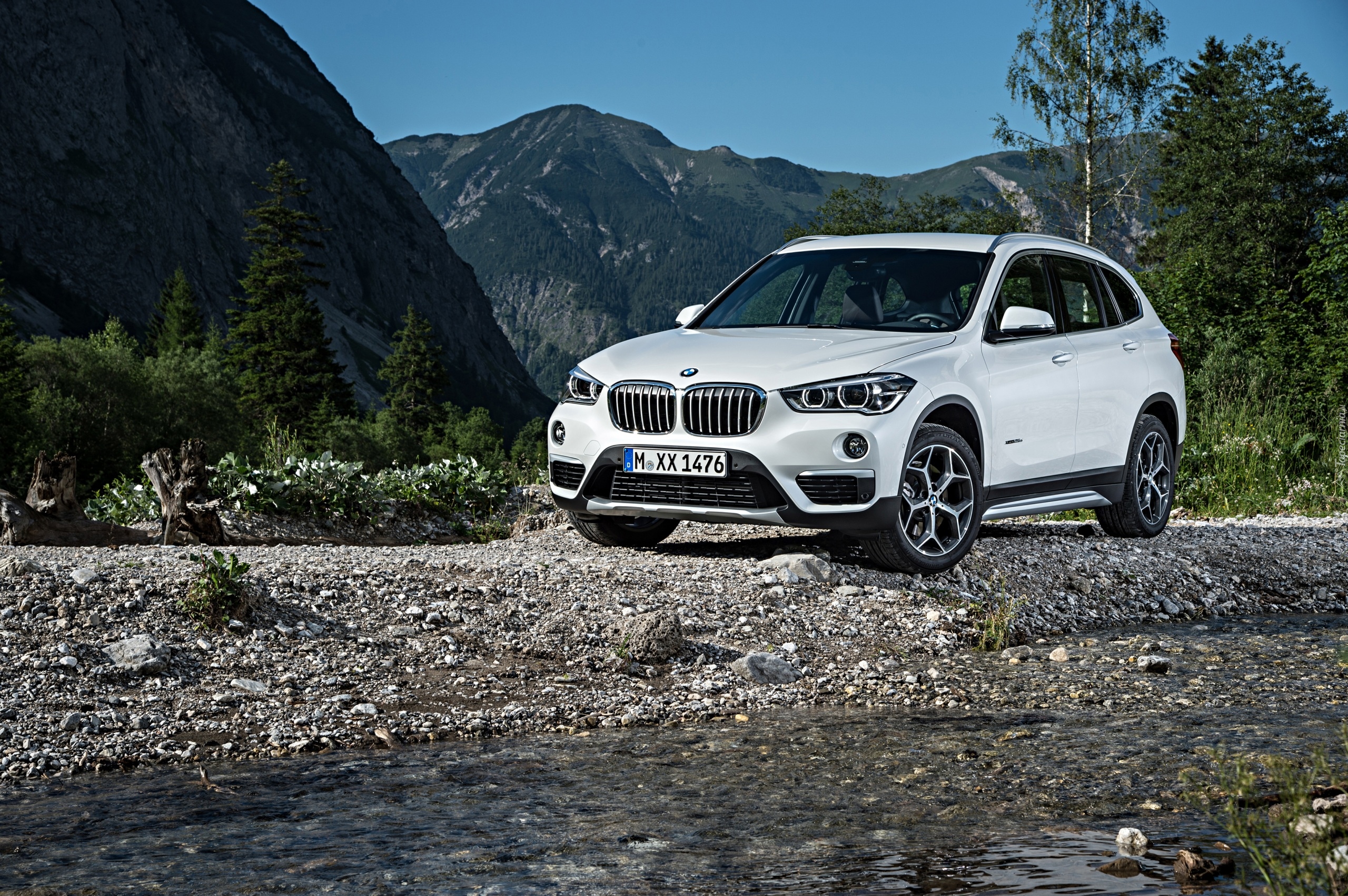 Białe, BMW X1 xDrive 28i, 2017, Góry