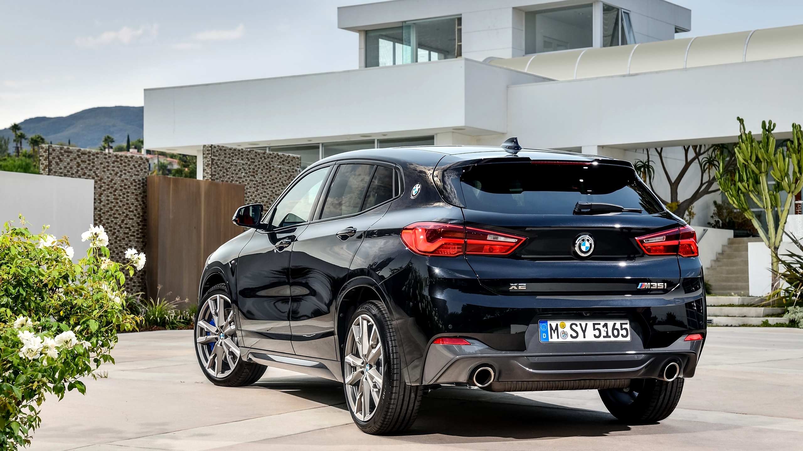 BMW X2 M35i, Dom