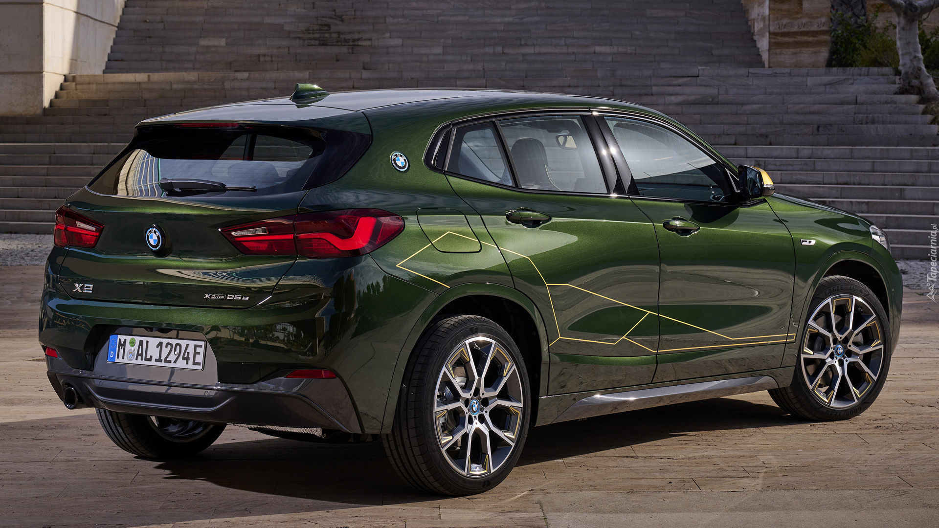 BMW X2, Plug-In Hybrid GoldPlay