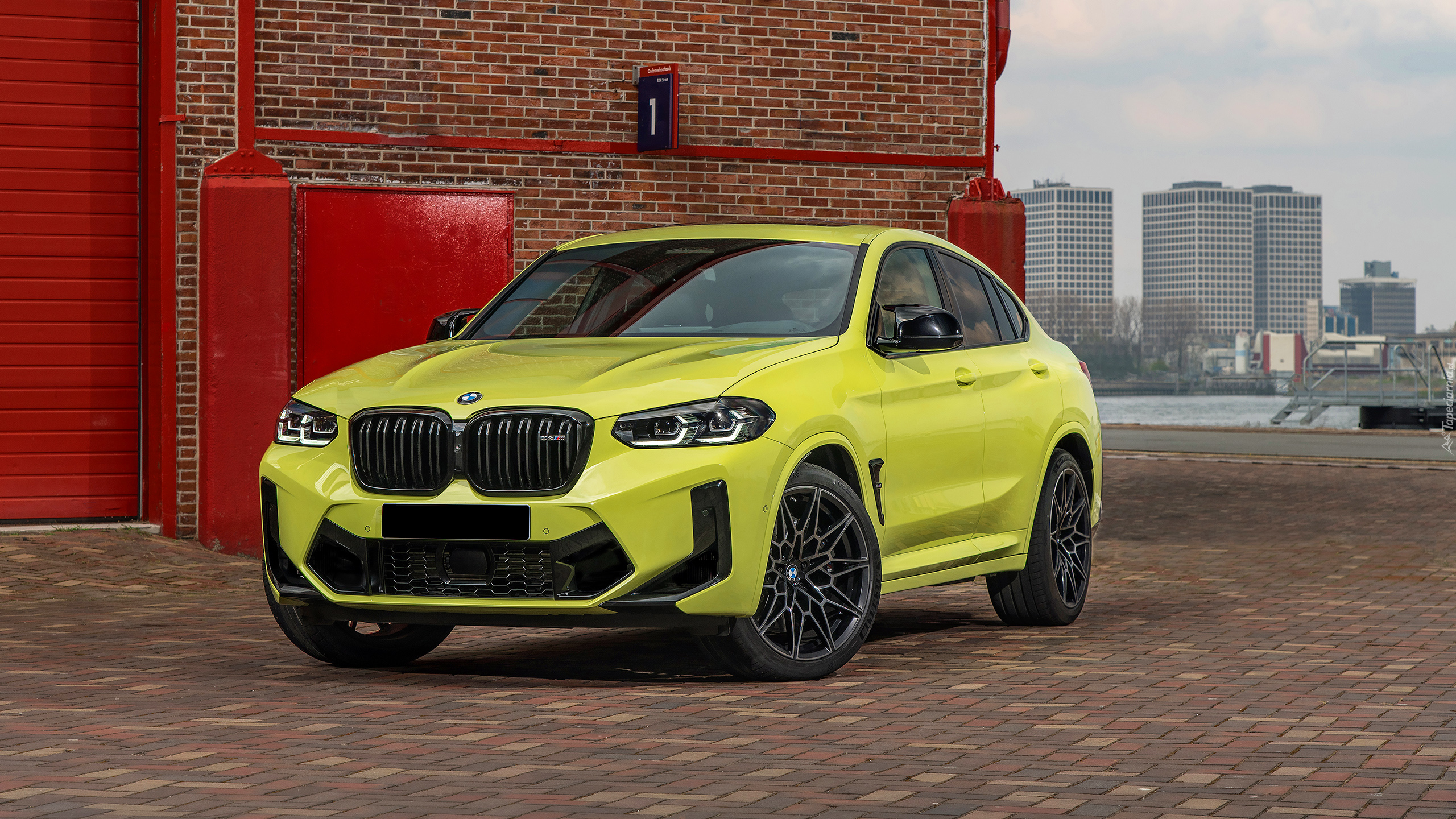 BMW X4 Competition, Żółte