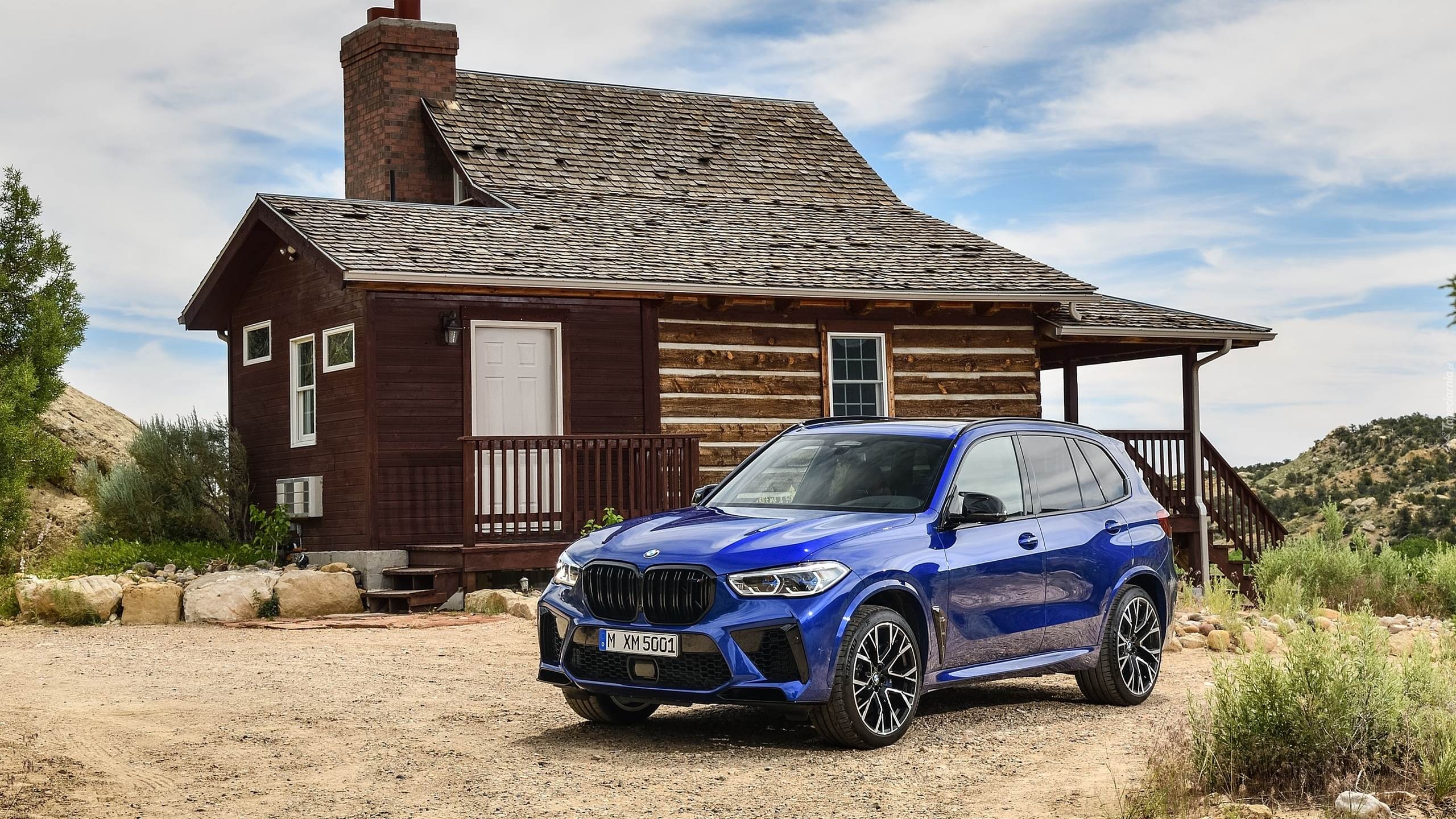 Niebieskie, BMW X5 M Competition, Dom